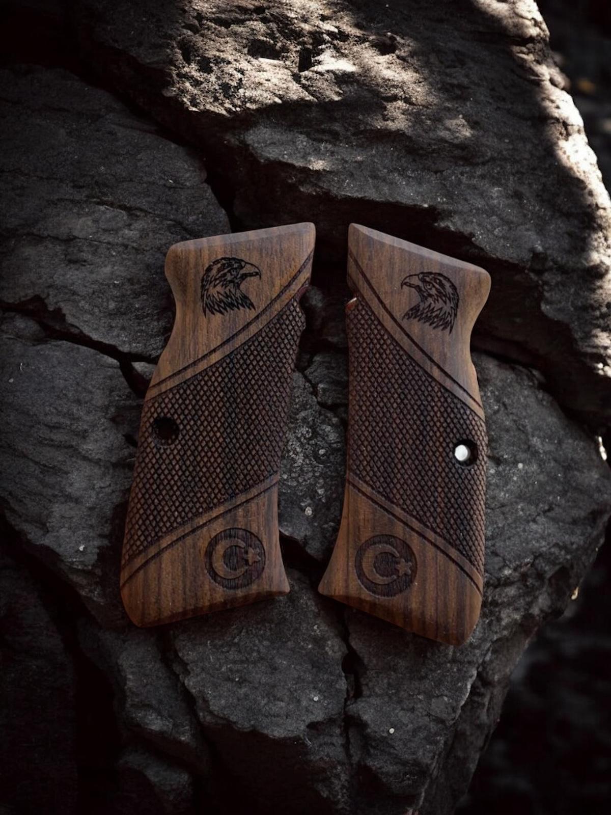 Kartal baş ve ay yıldız işlemeli yarım dekor fırınlanmış ceviz kabze