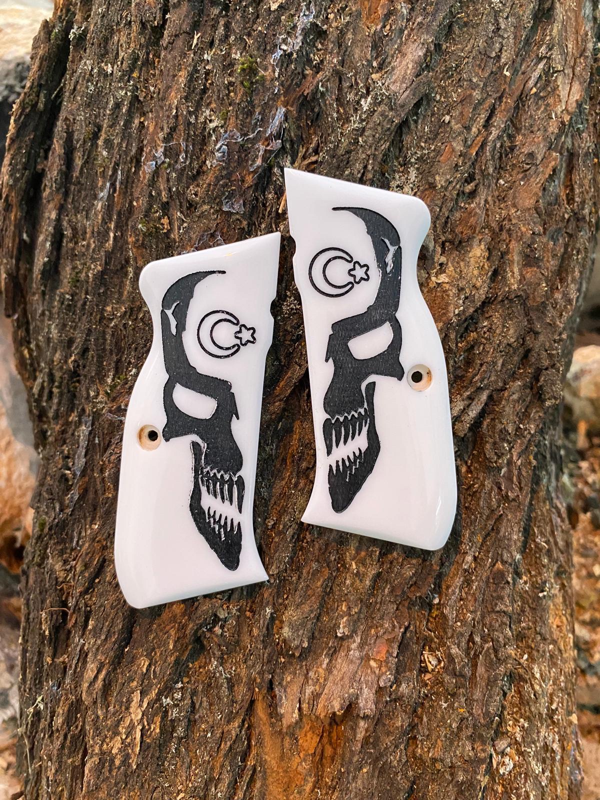 Kuru Kafa İşlemeli Beyaz Sedef Kabze