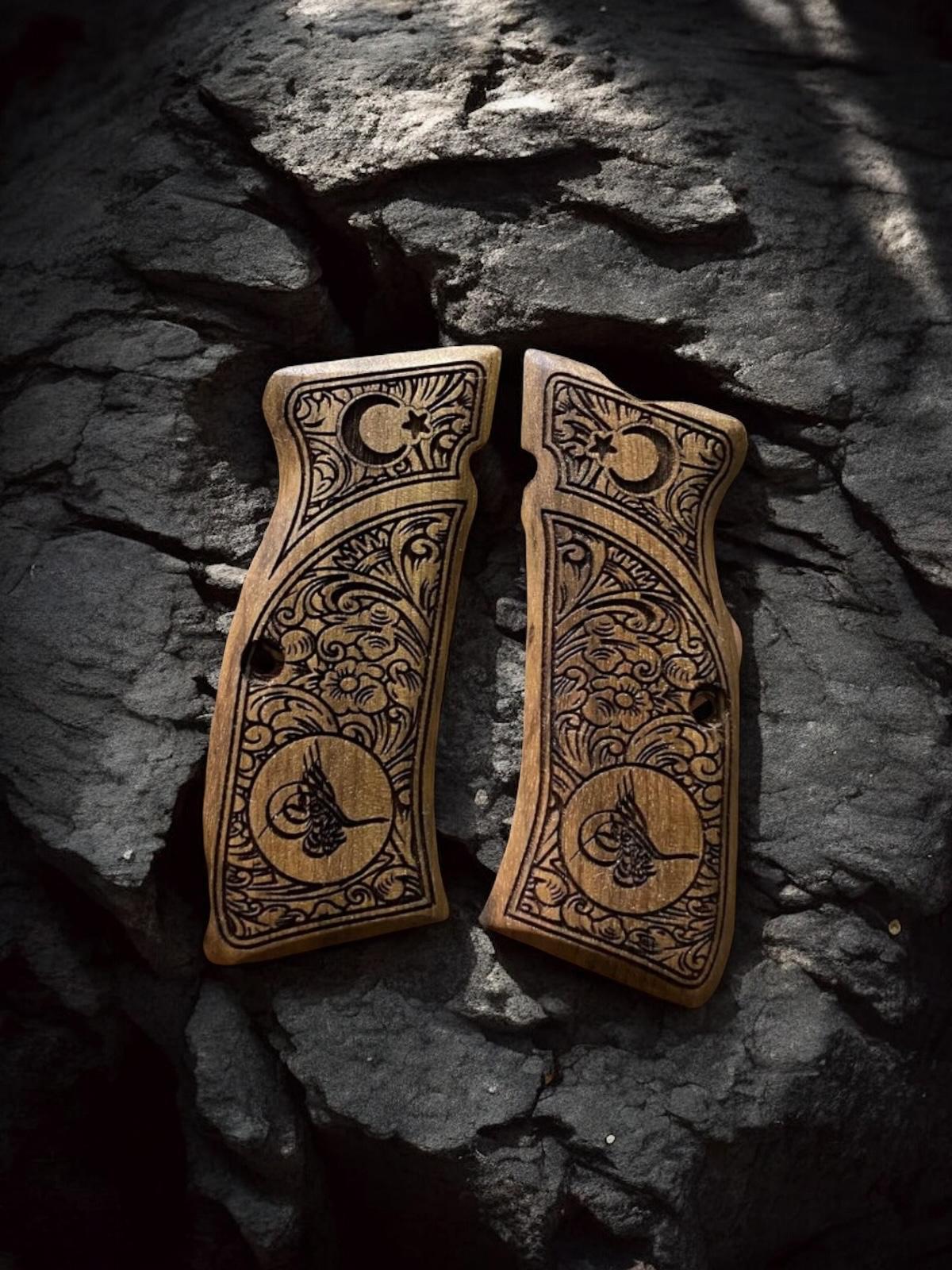 Osmanlı tuğrası işlemeli full dekor fırınlanmış ceviz kabze