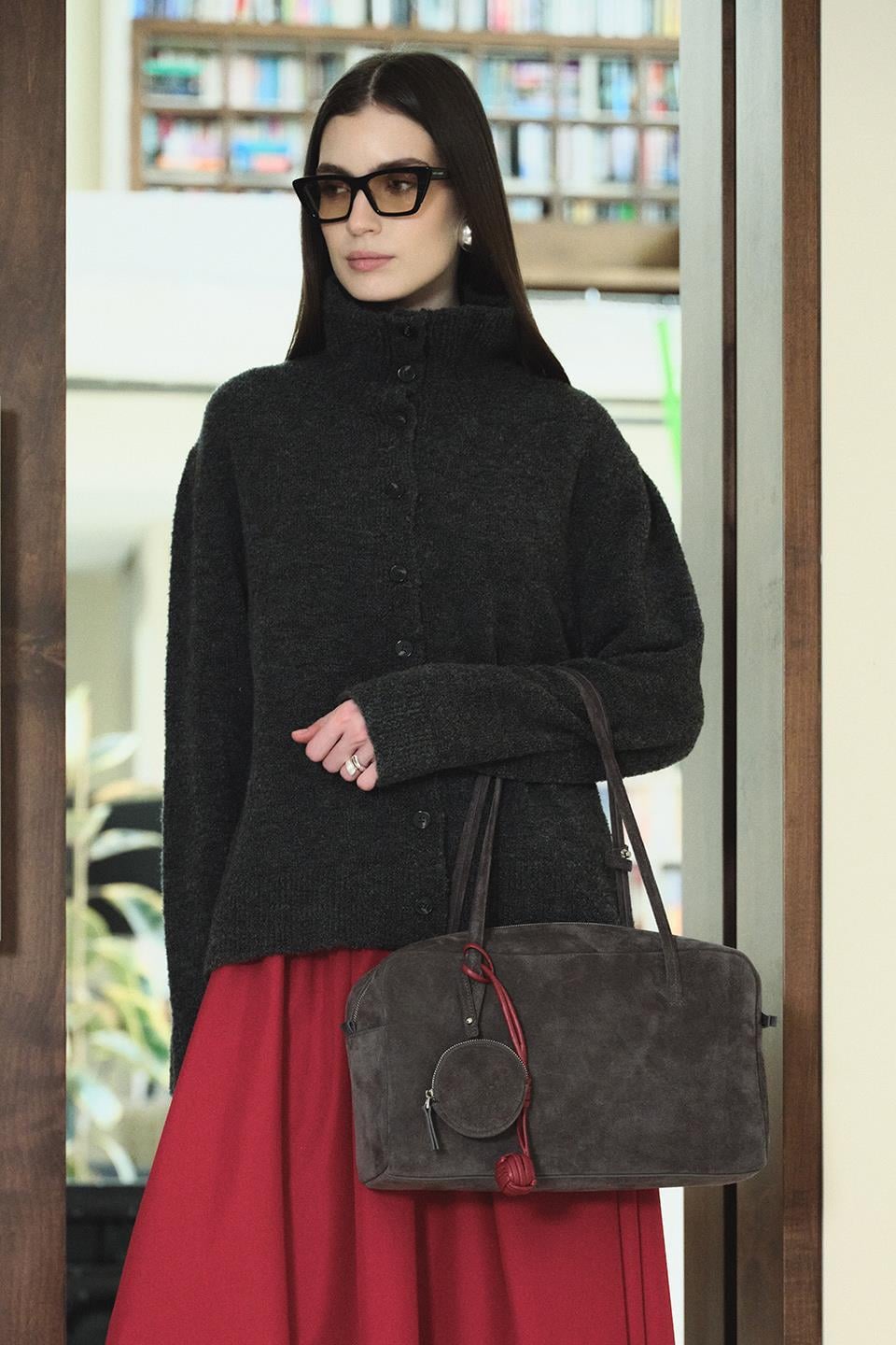 Füme Juliette Charm Aksesuarlı Maxi Süet Omuz Çantası