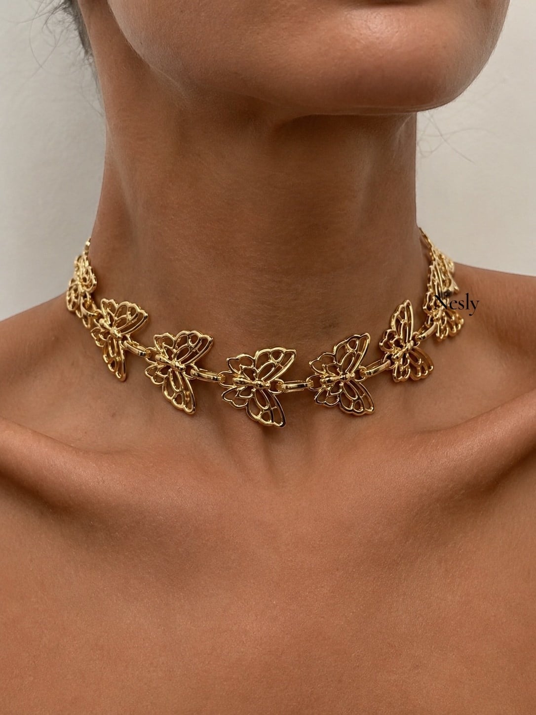     Golden Butterfly Kolye