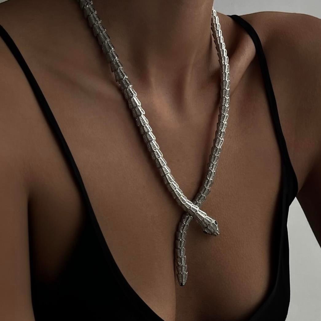Bvlgari Tasarım Y Model Snake Kolye
