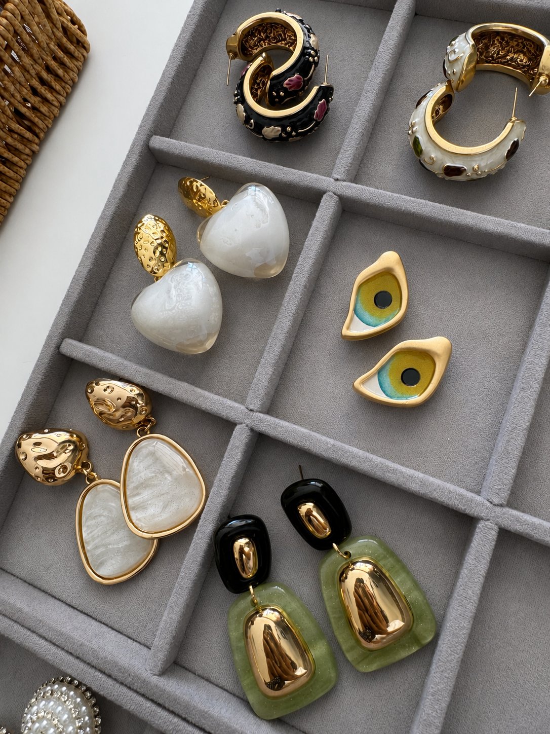 Chao Mai Gold Kenarlı Doğal Taşlı Küpe