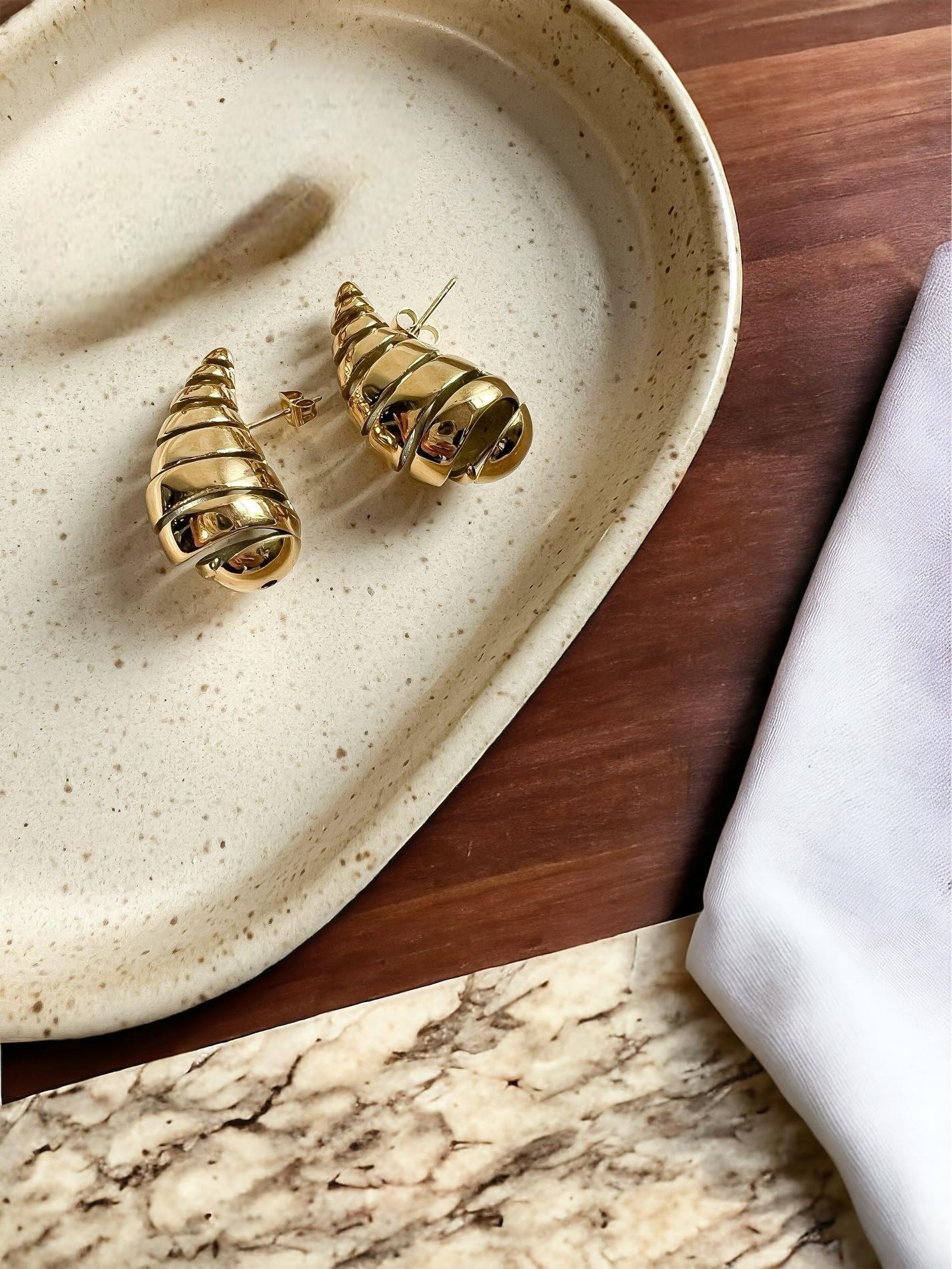Gold Kesik Plaka Bottega Model Çelik Küpe