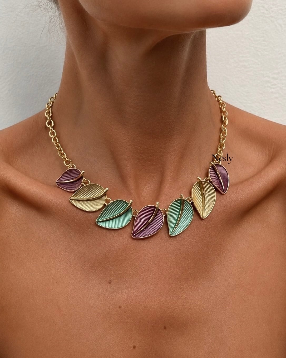 Pastel Yaprak Mine Detaylı Kolye