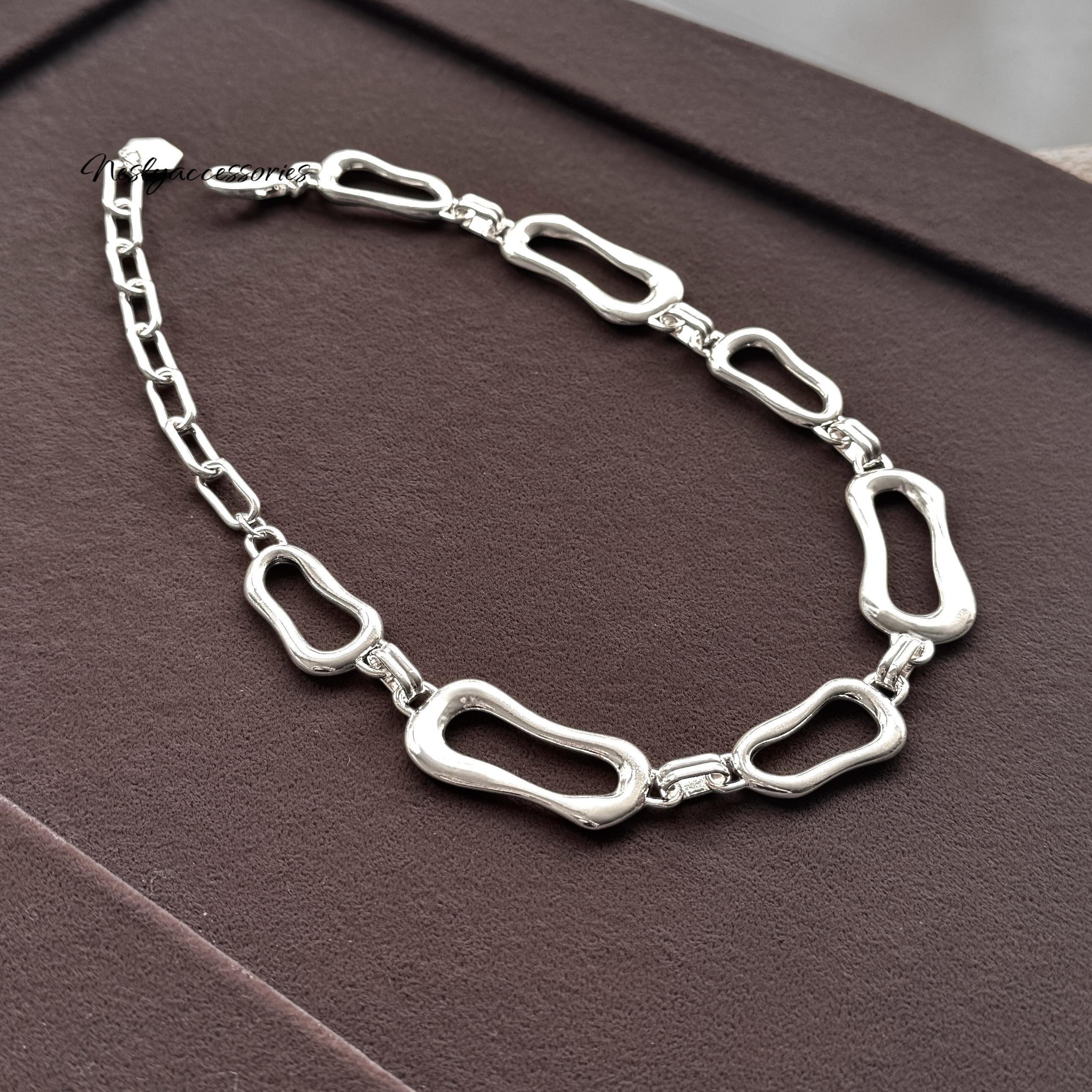 Silver Flow – Ayarlanabilir Form Kolye