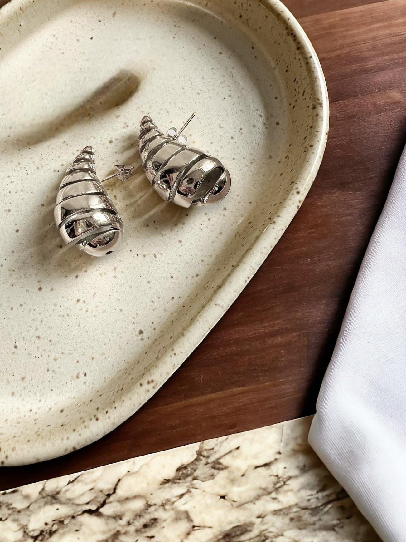 Silver Kesik Plaka Bottega Model Çelik Küpe