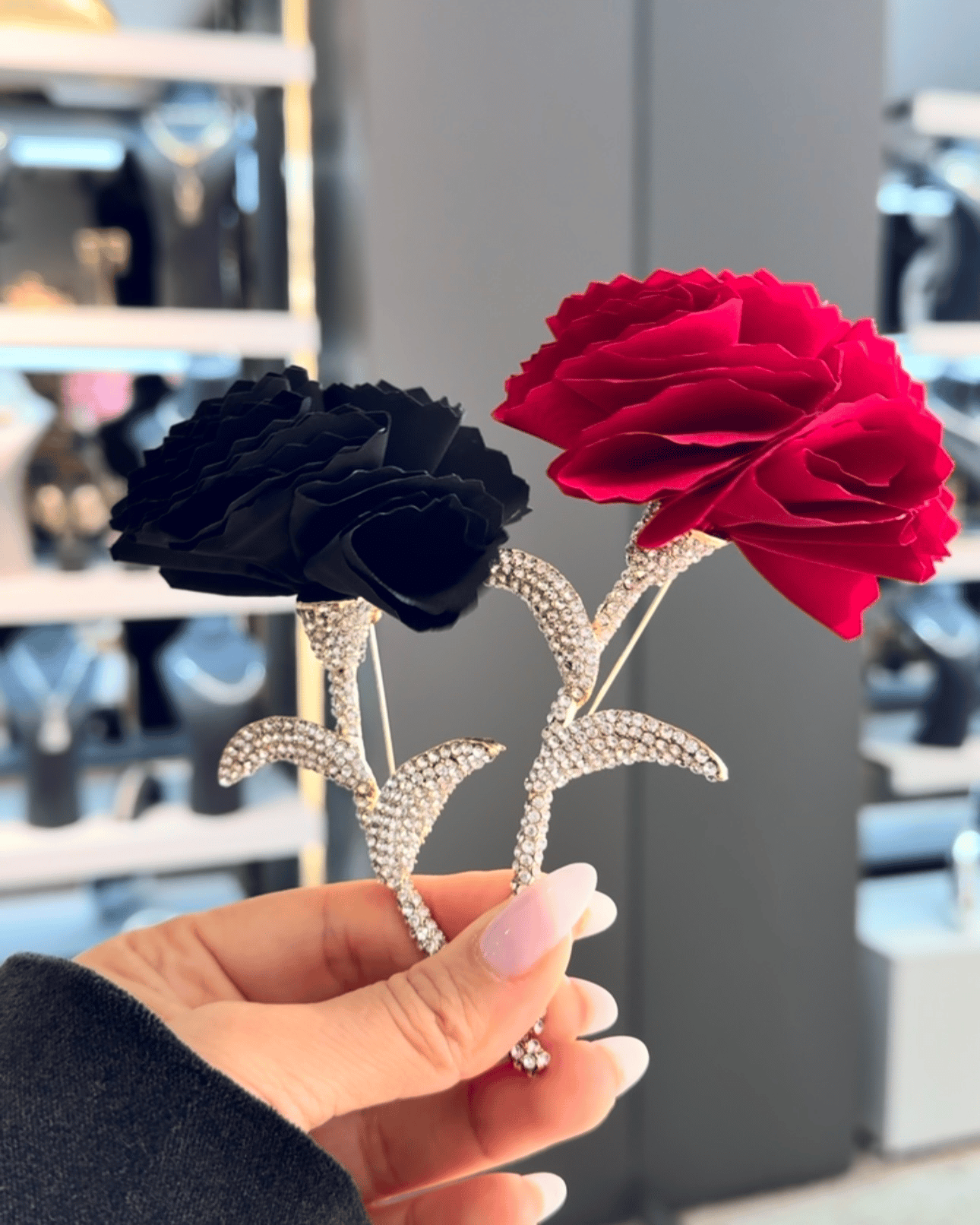 Velvet Rose Taşlı Broş