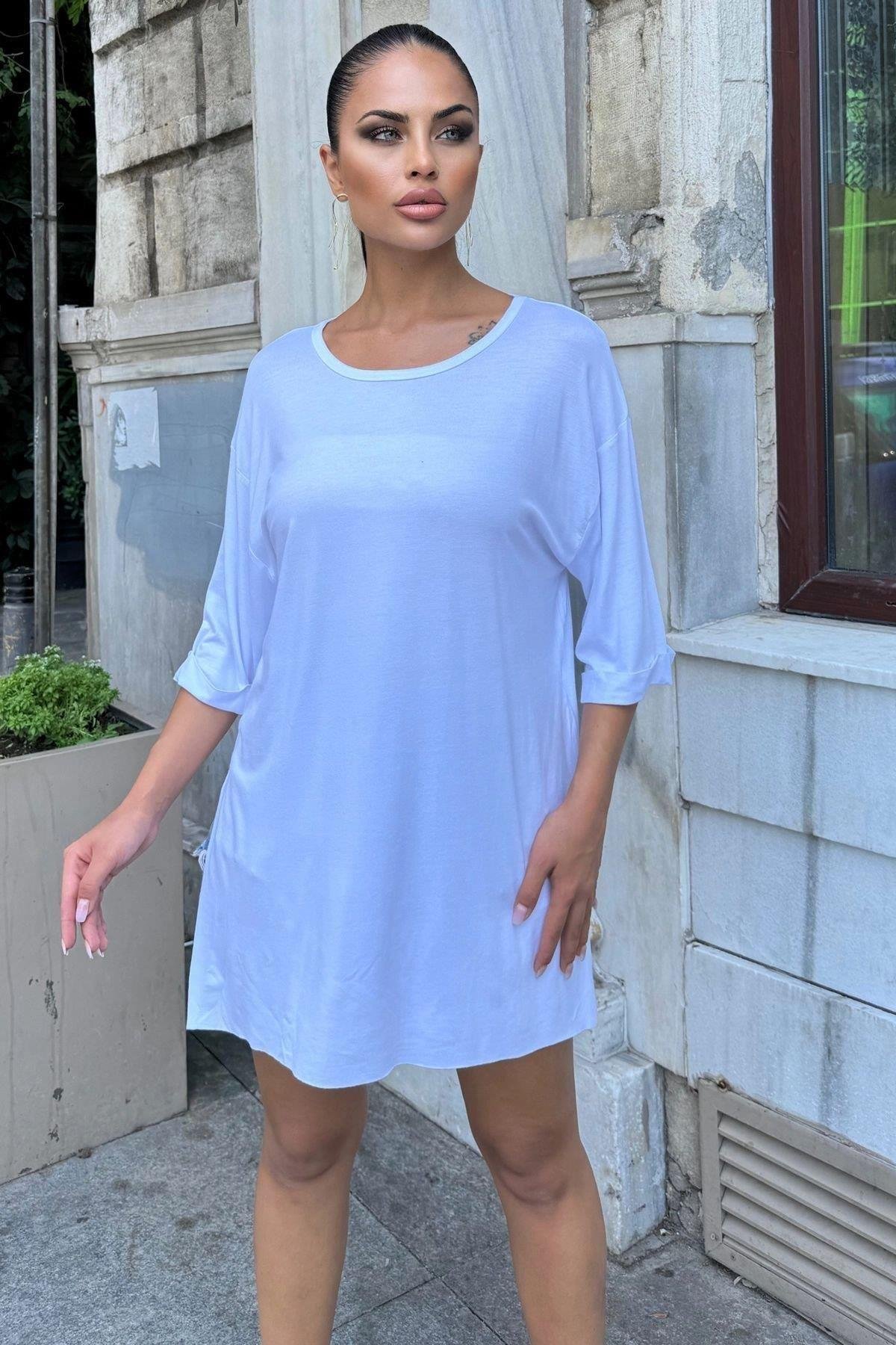 Kadın Beyaz Salaş Bisiklet Yaka Yırtmaçlı Basic T-shirt - 700-3241