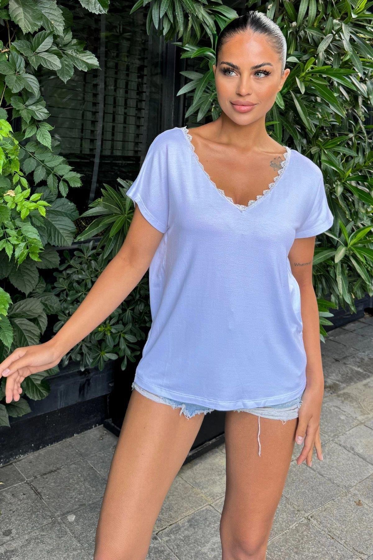 Kadın Beyaz V Yaka Pamuklu T-shirt - 700-3641