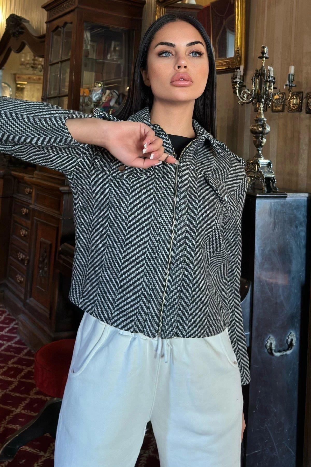 Kadın Siyah Kısa Ceket - 700-3682