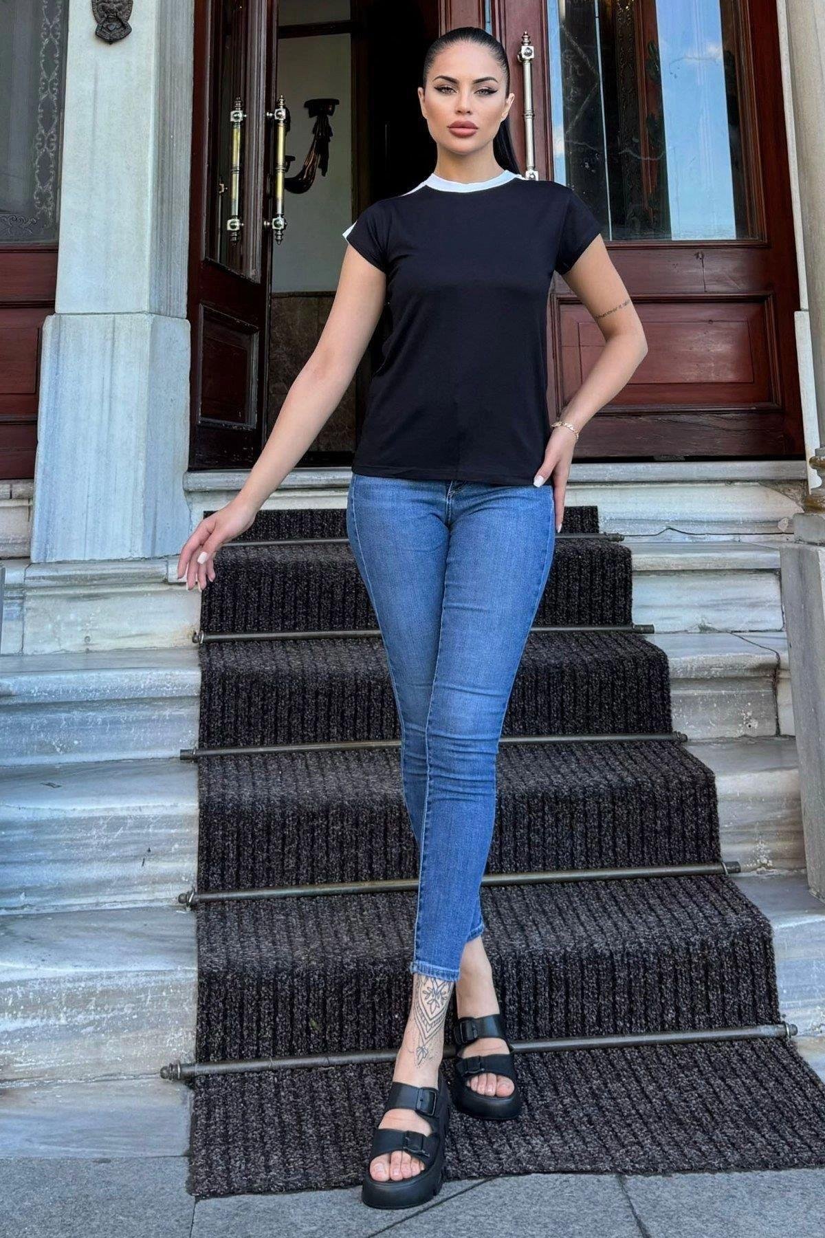Kadın Siyah Tişört - 700-3229
