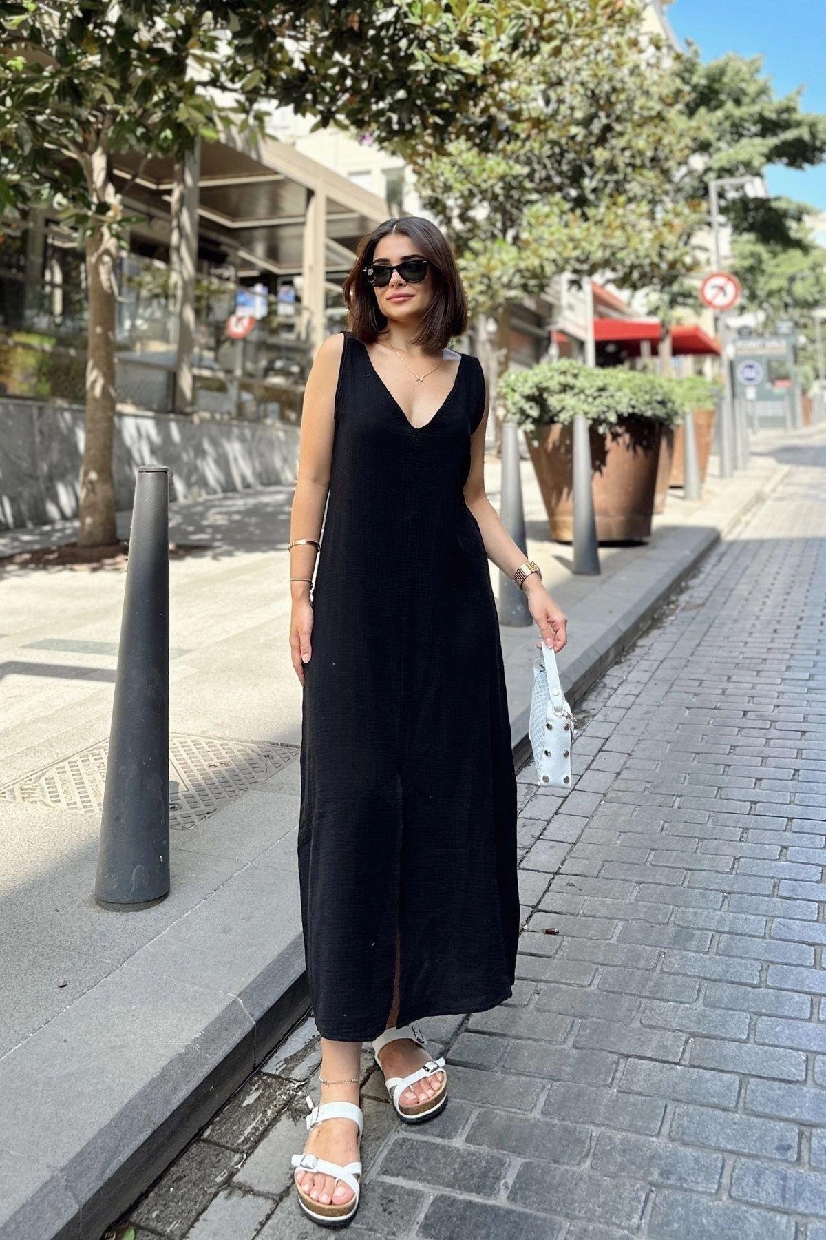 Kadın Siyah Yırtmaçlı V Yaka Müslin Elbise- 700-3419