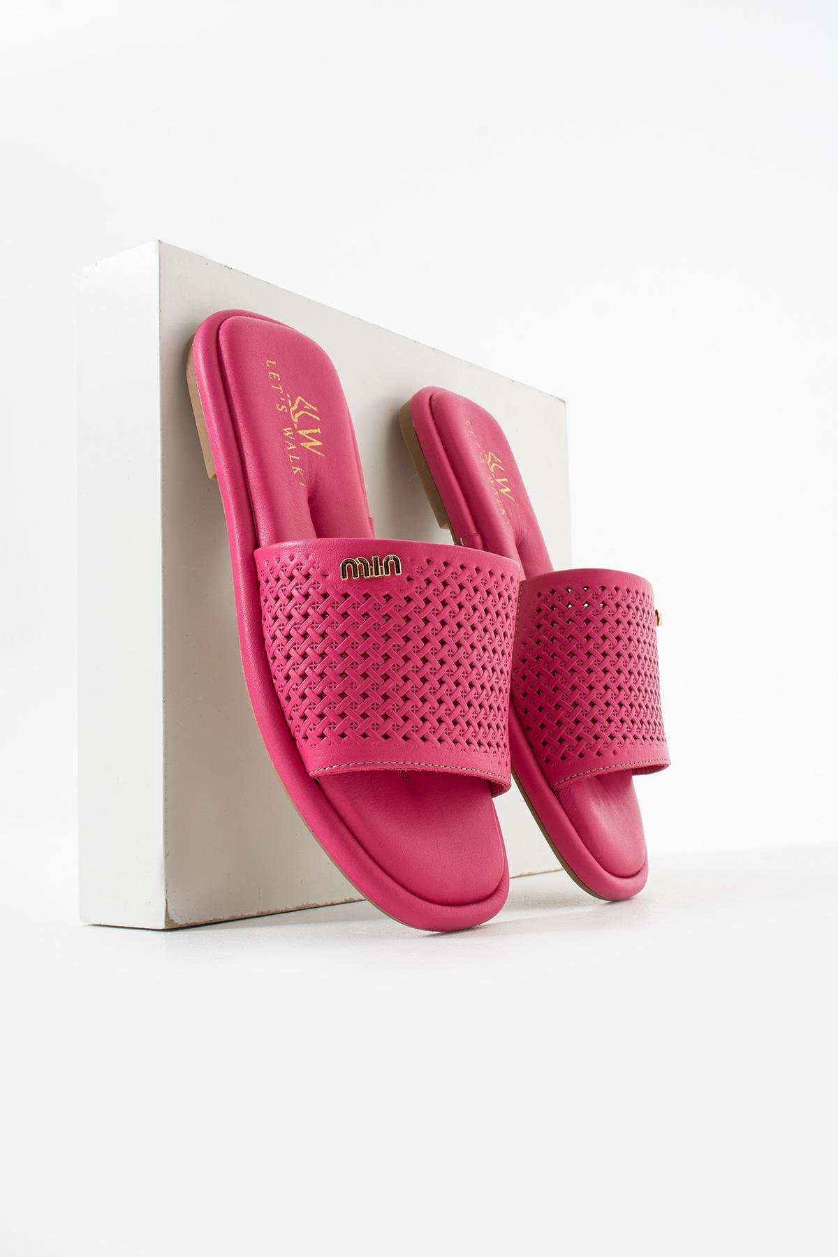 Let's Walk SOVNA KADIN HAKİKİ DERİ ÖRGÜ DETAYLI TERLİK PEMBE