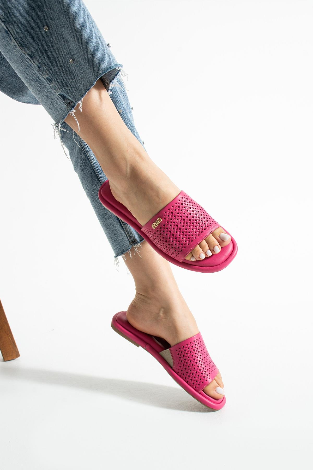 Let's Walk SOVNA KADIN HAKİKİ DERİ ÖRGÜ DETAYLI TERLİK PEMBE