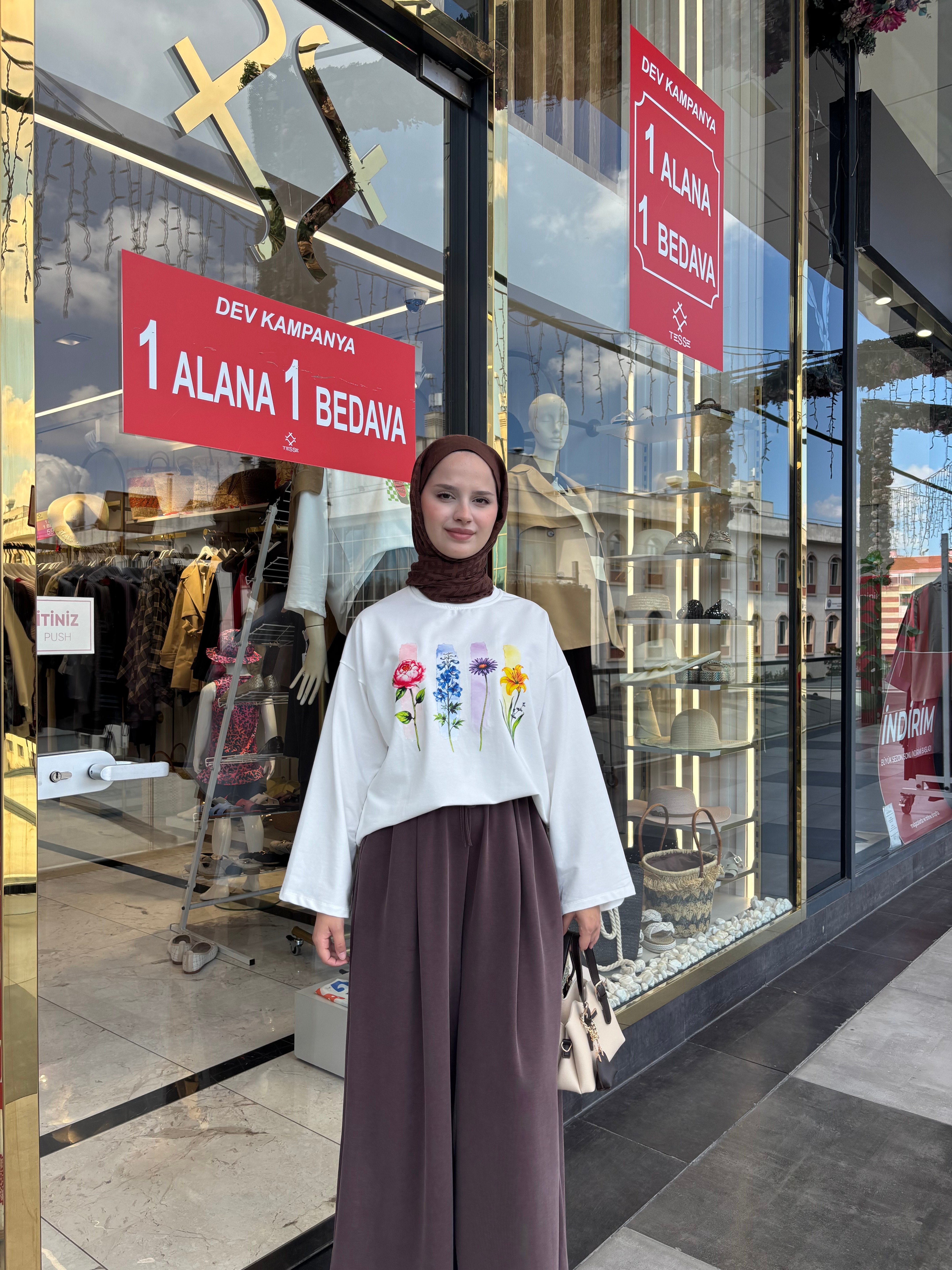 ÇİÇEK BASKILI SWEETSHIRT