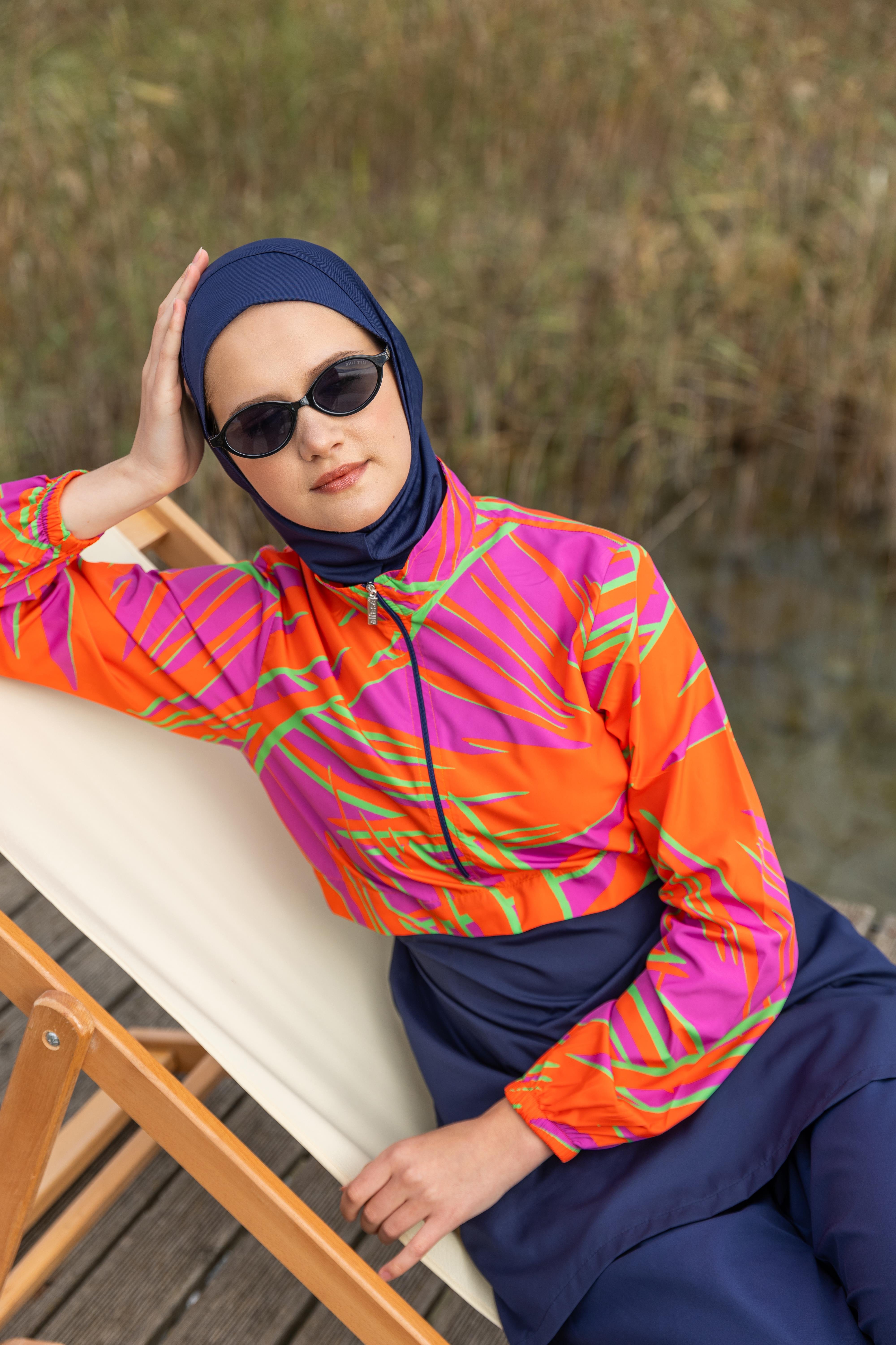 Crop Görünümlü Şapkalı Tesettür Mayo Lacivert