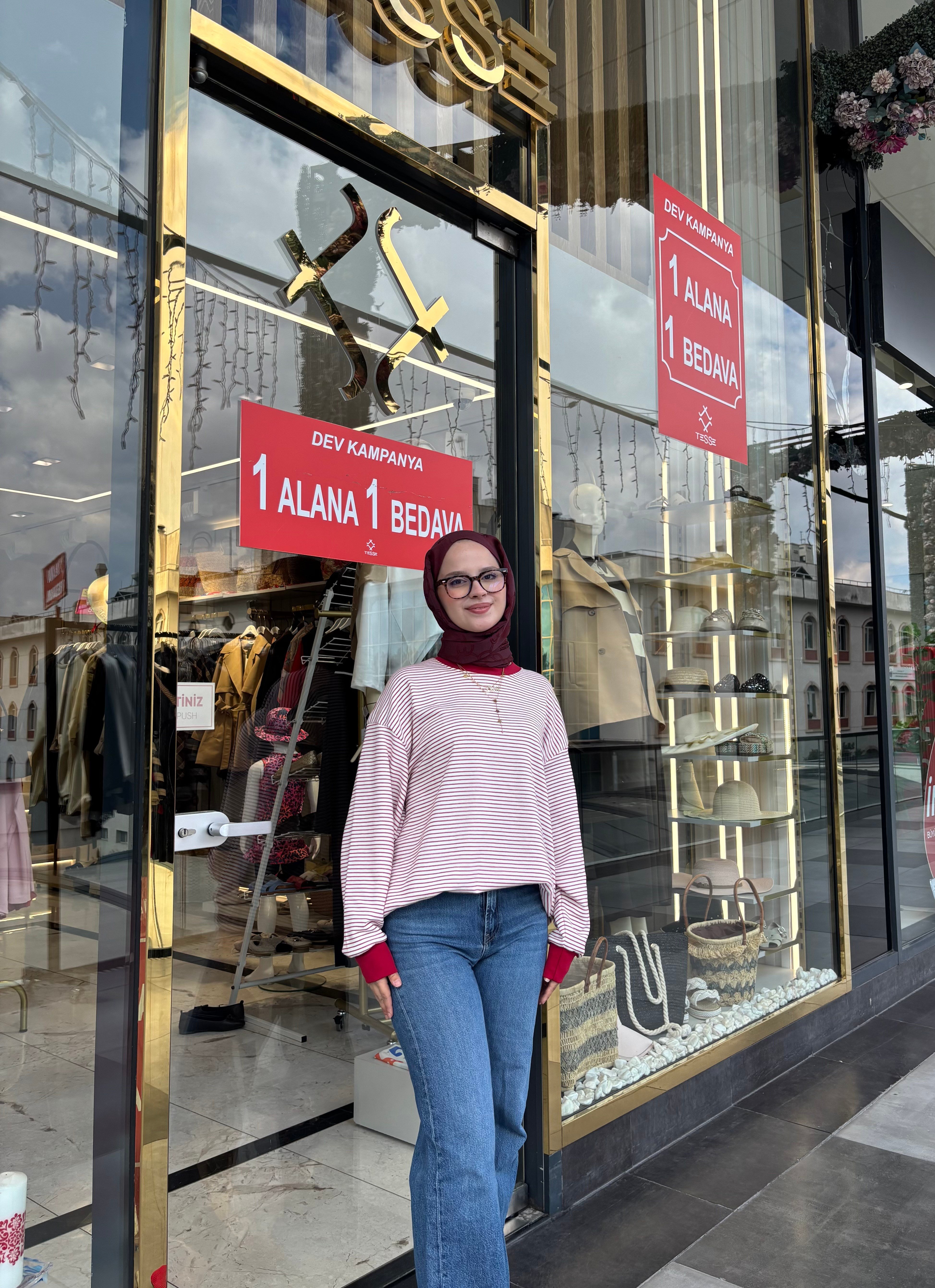 KIRMIZI ÇİZGİLİ SWEETSHIRT