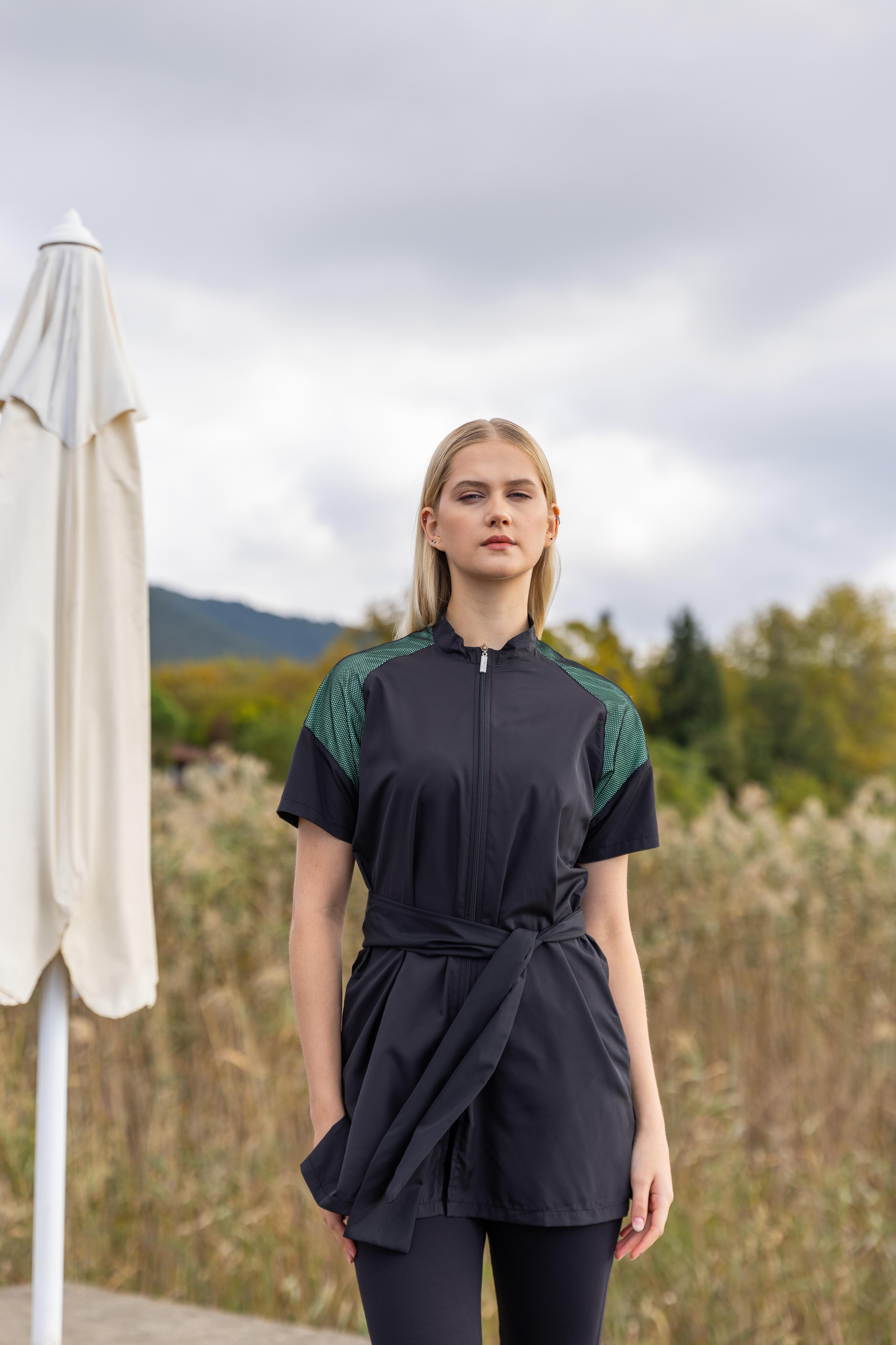 Reglan File Detaylı Yarım Kol Yarı Kapalı Mayo Siyah