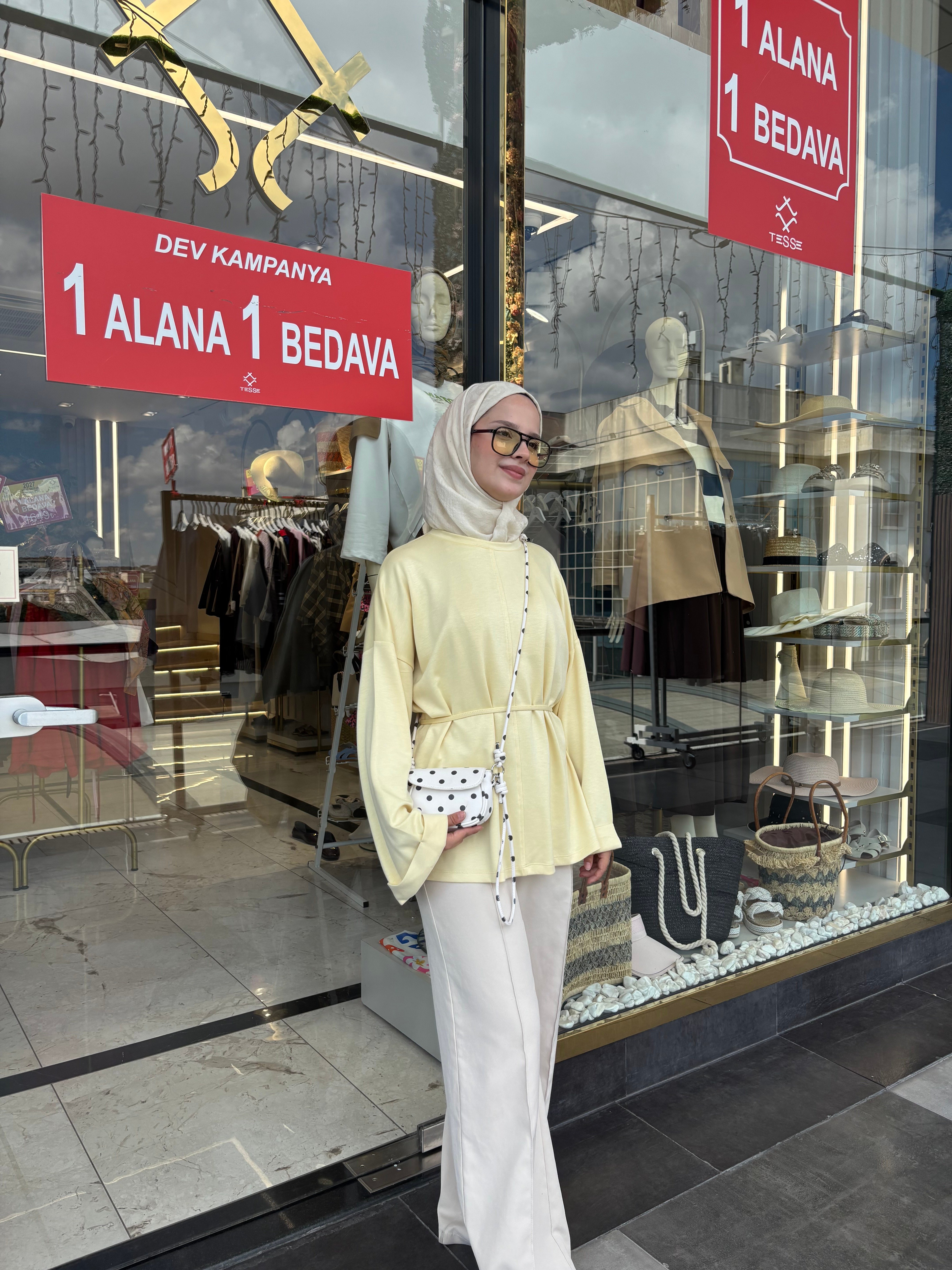 SARI SWEETSHIRT