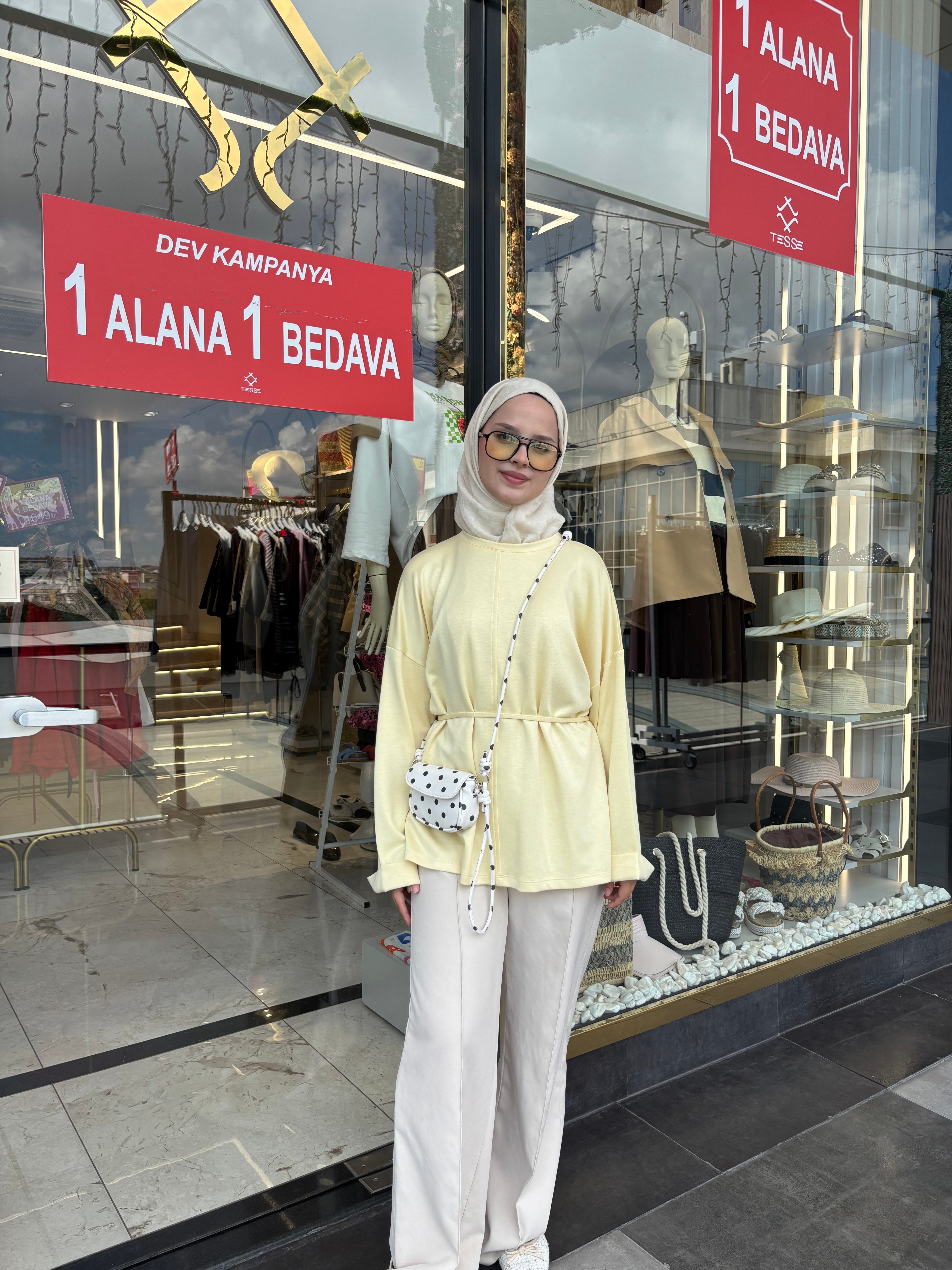 SARI SWEETSHIRT