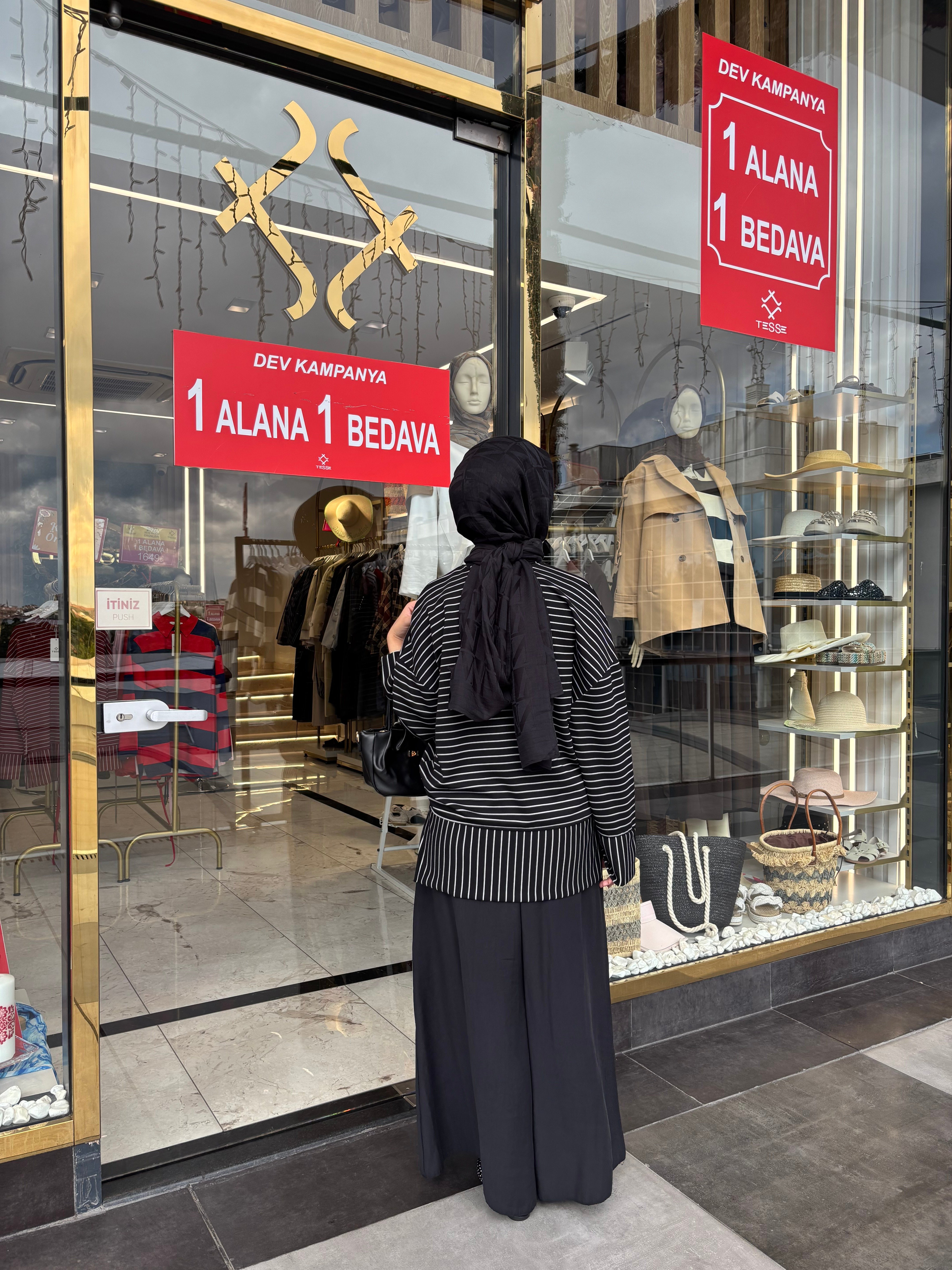 SİYAH ÇİZGİLİ SWEETSHIRT