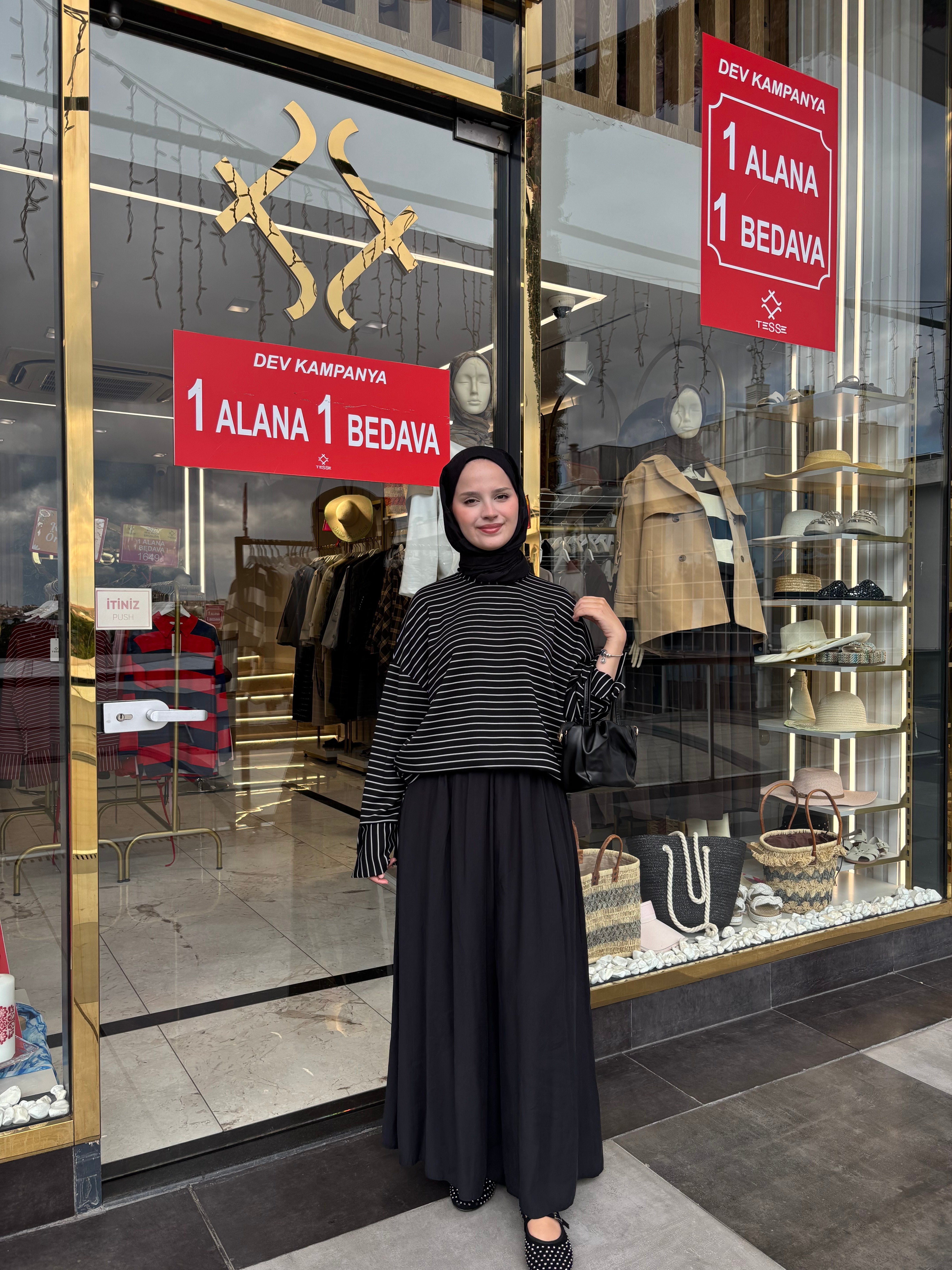 SİYAH ÇİZGİLİ SWEETSHIRT