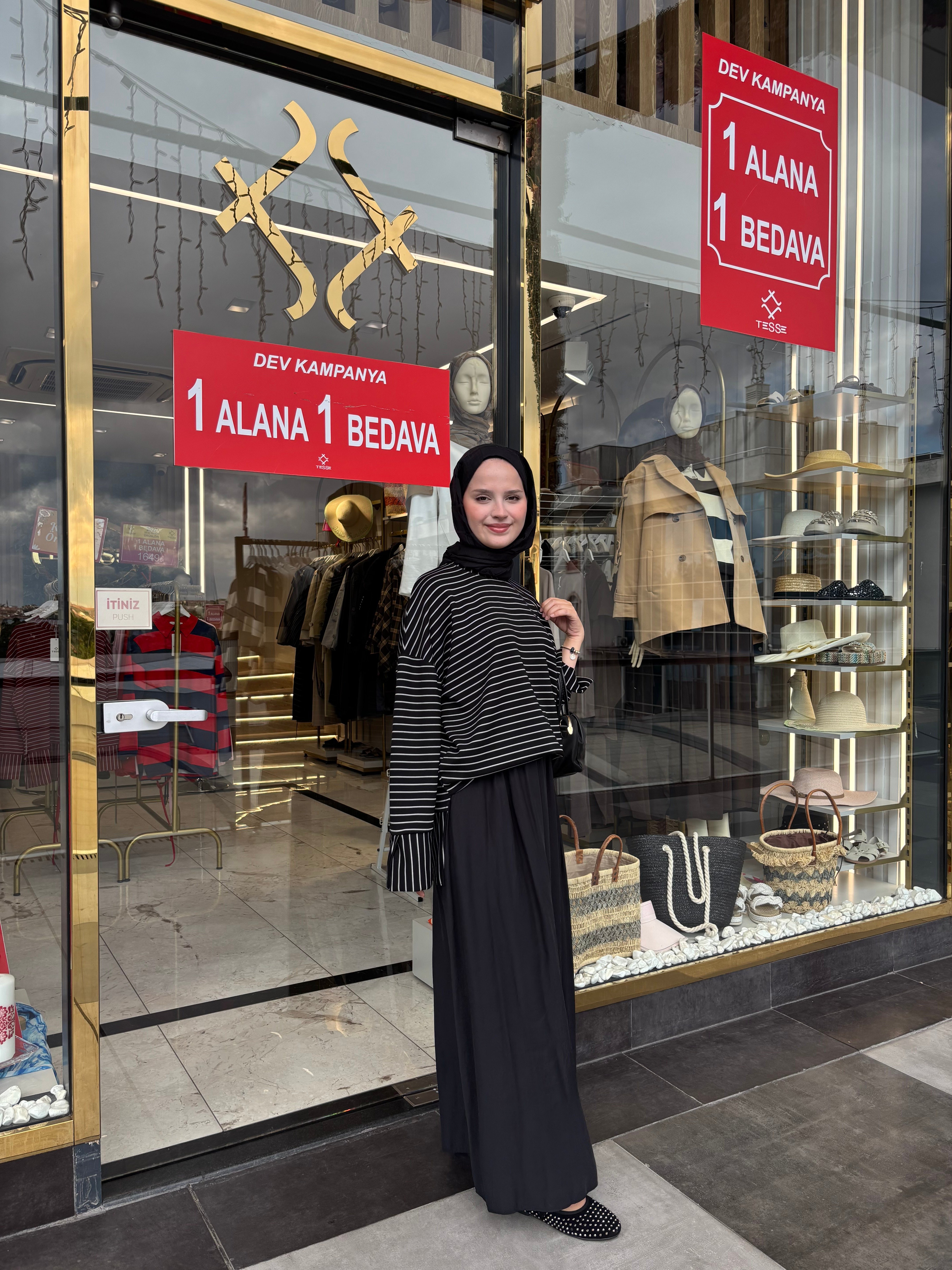 SİYAH ÇİZGİLİ SWEETSHIRT