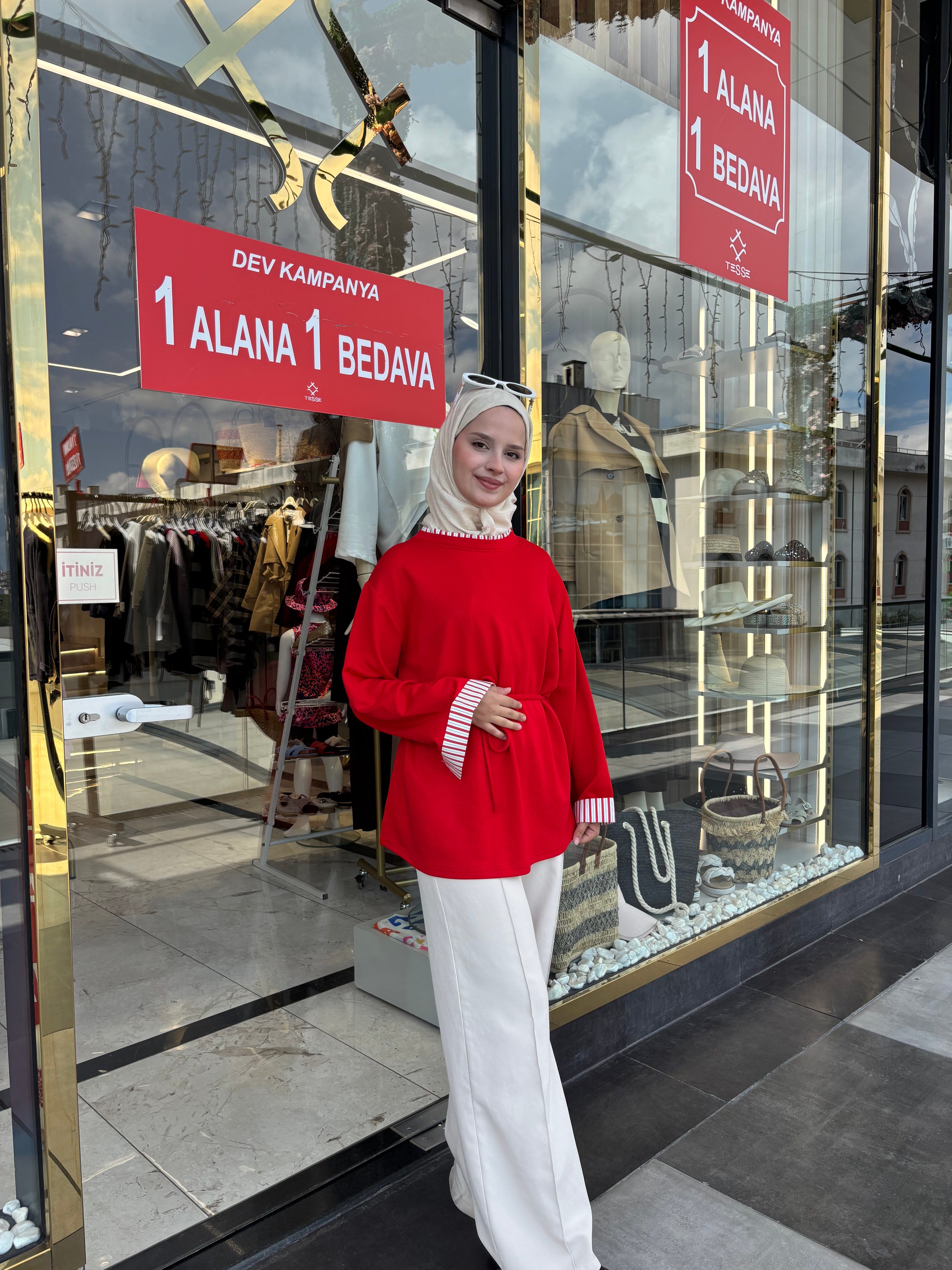 YAKA VE KOL DETAYLI KIRMIZI SWEETSHIRT