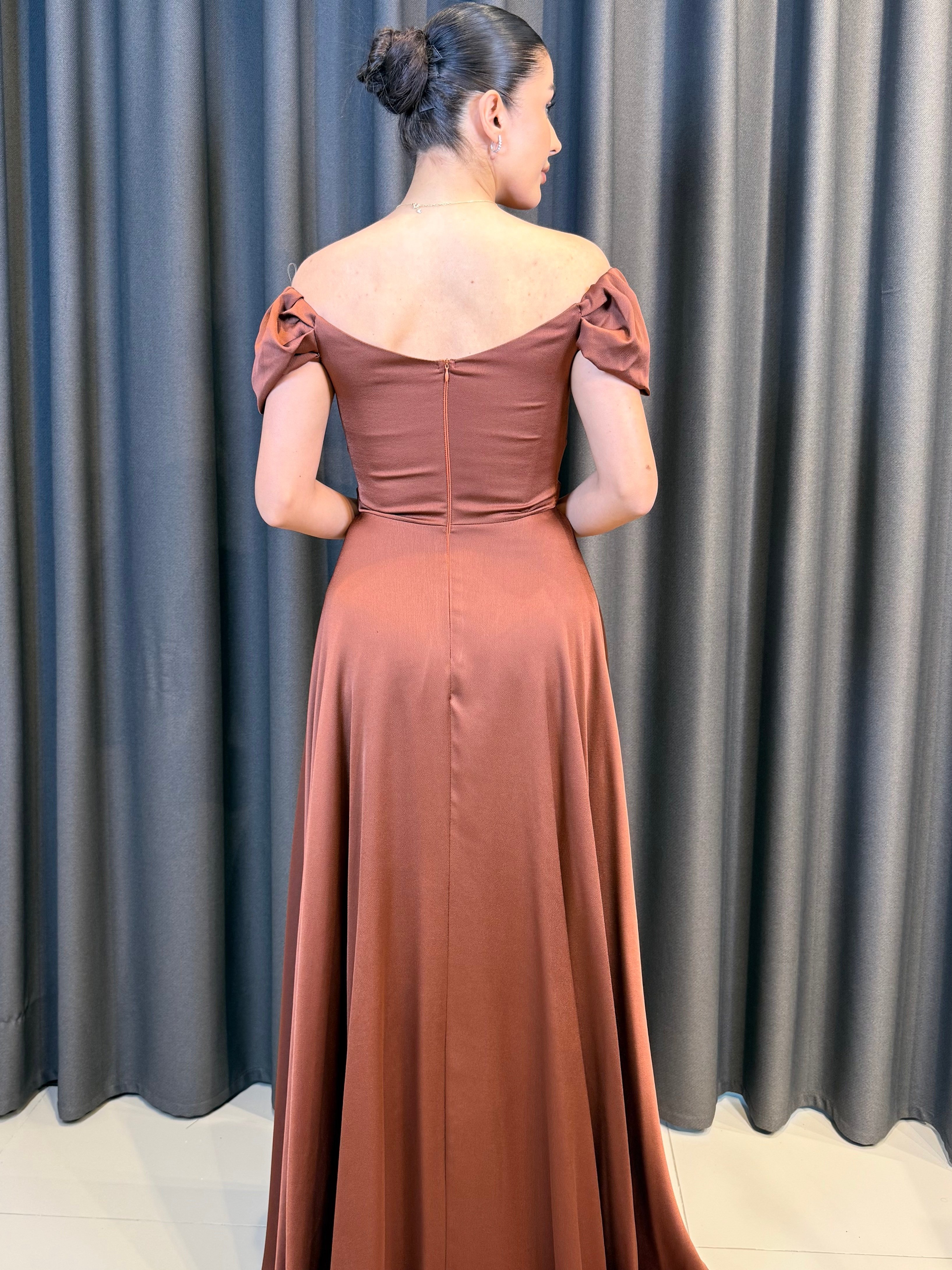 Bakır Saten Düşük Omuz Drape Detaylı Uzun Abiye Elbise