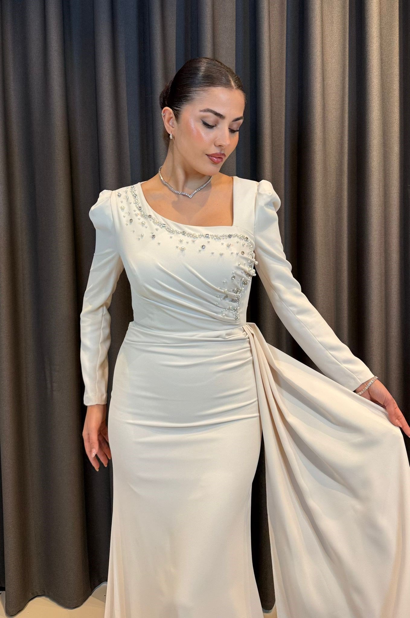 Ekru İnci Detaylı Drape Yaka Balık Abiye