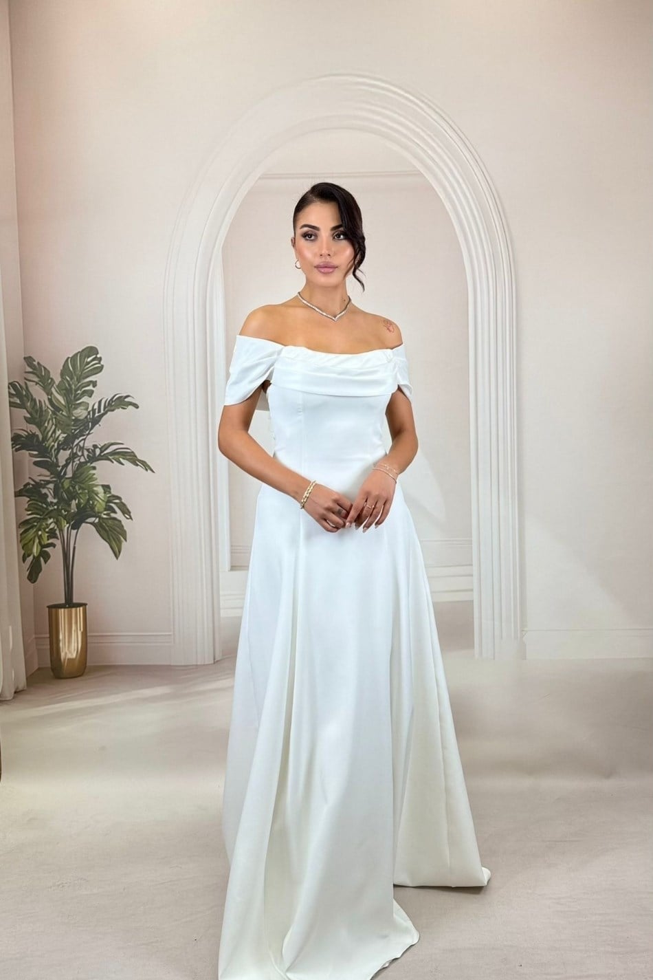 Helen Model Düşük Omuzlu Krep Beyaz Abiye Elbise