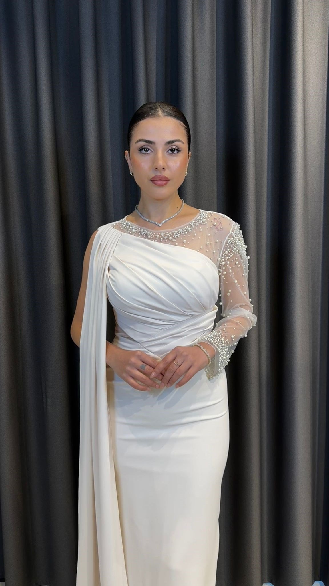 İnci ve Taş İşlemeli Tek Kol Drape Detaylı Ekru Abiye