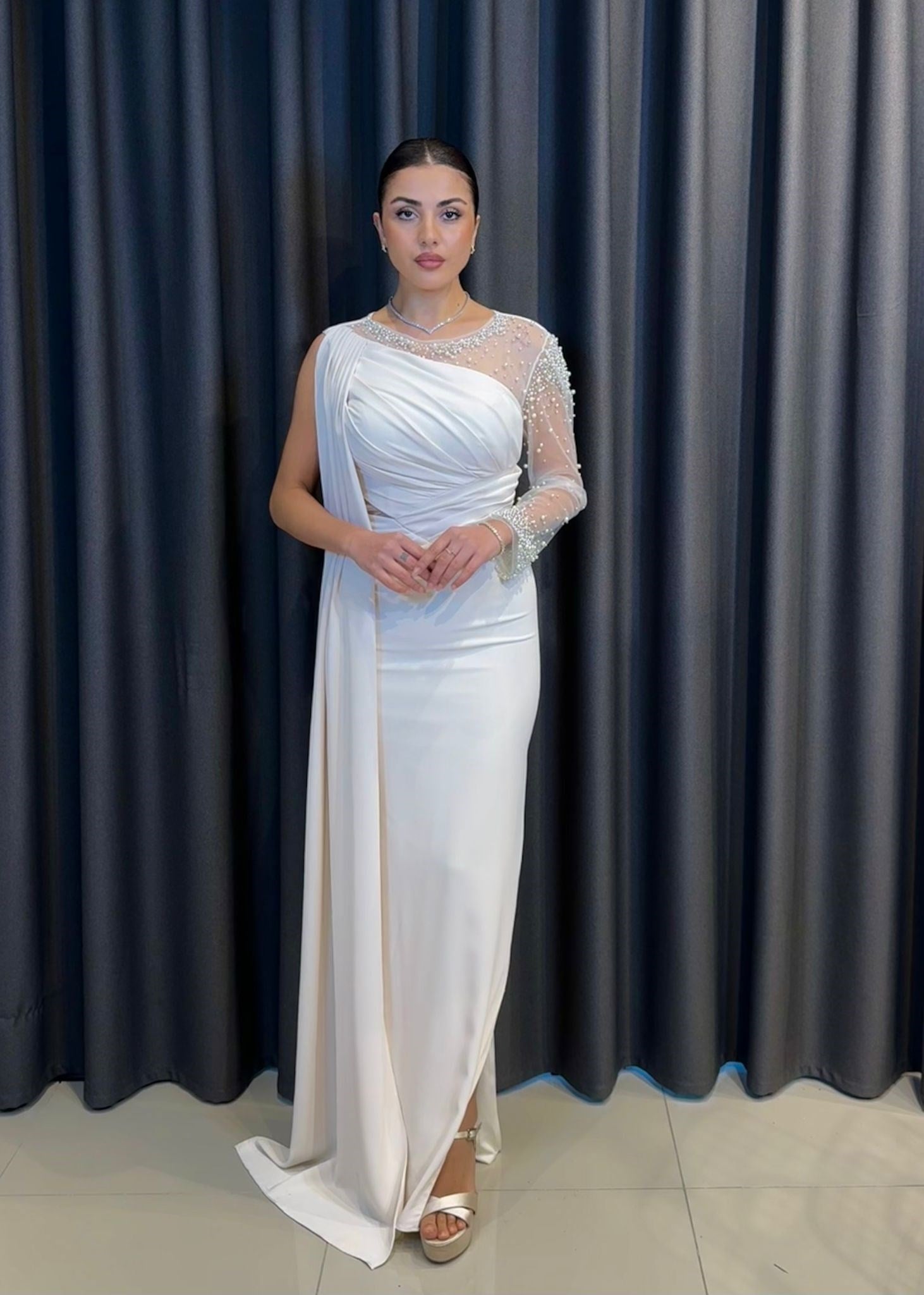 İnci ve Taş İşlemeli Tek Kol Drape Detaylı Ekru Abiye