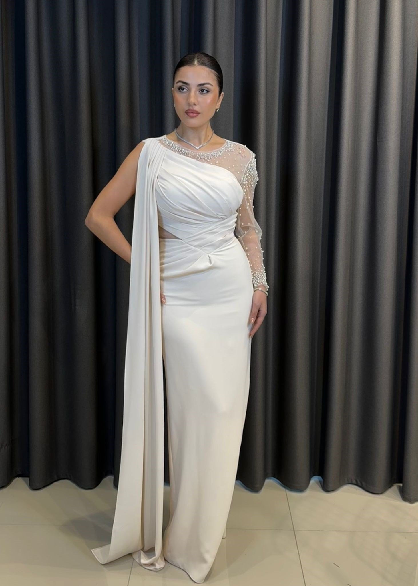 İnci ve Taş İşlemeli Tek Kol Drape Detaylı Ekru Abiye