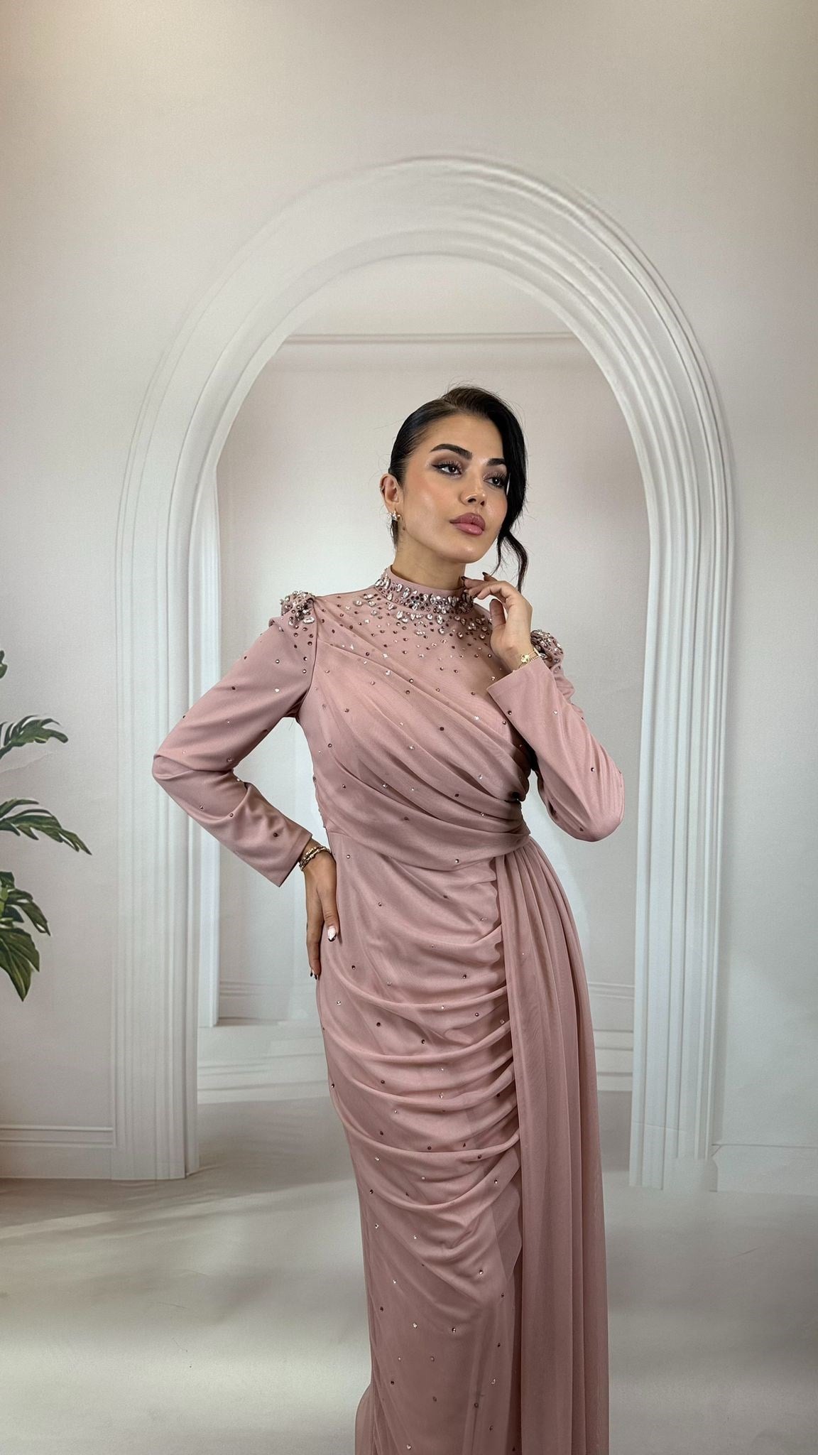 Kristal Taş İşlemeli Draperli Siyah Abiye Elbise
