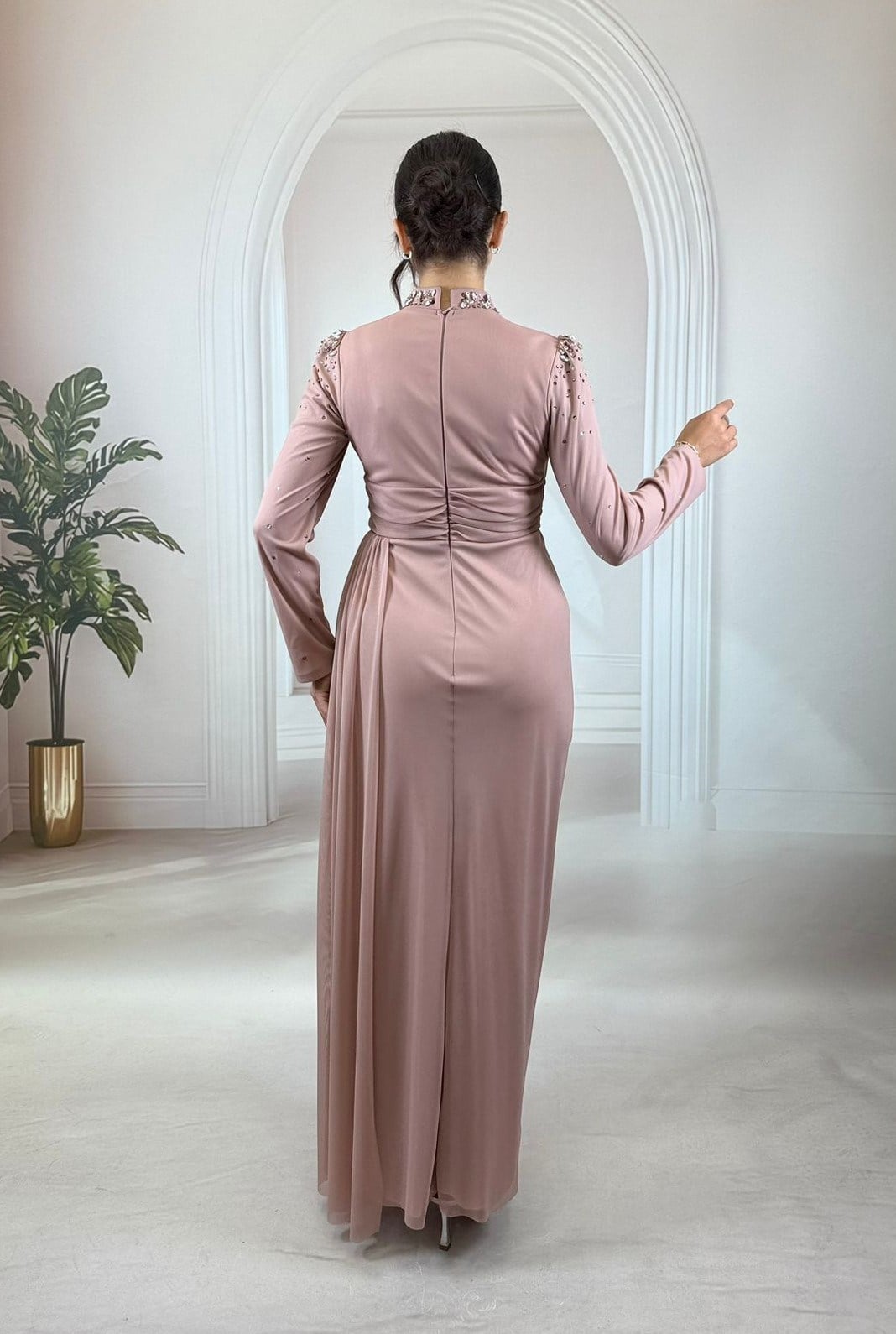 Kristal Taş İşlemeli Draperli Siyah Abiye Elbise
