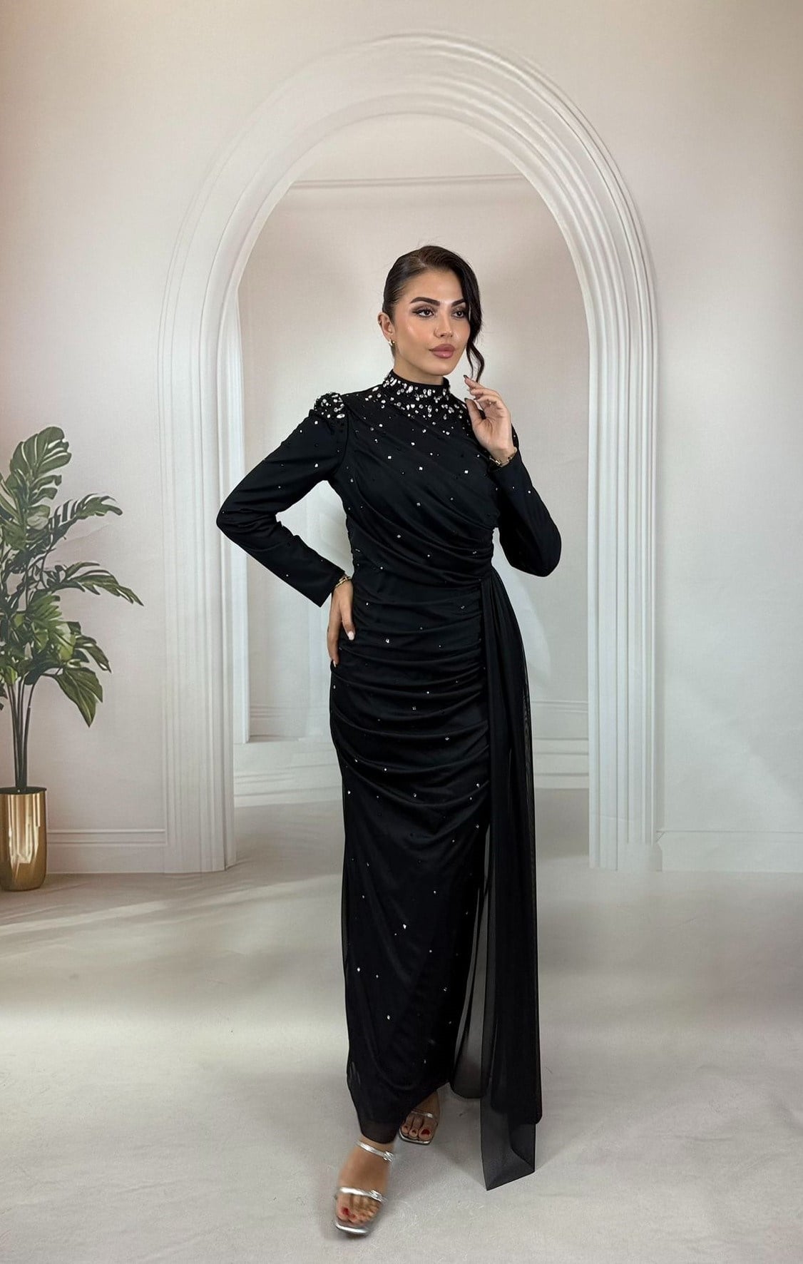 Kristal Taş İşlemeli Draperli Siyah Abiye Elbise