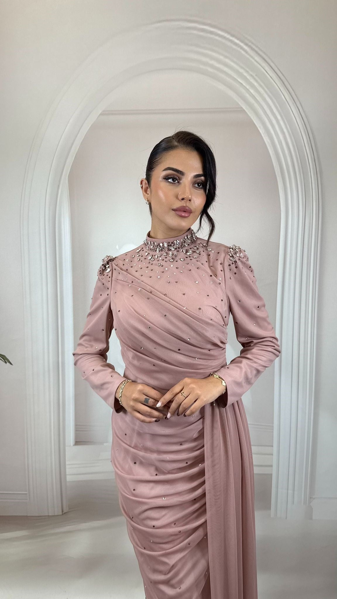 Kristal Taş İşlemeli Draperli Siyah Abiye Elbise