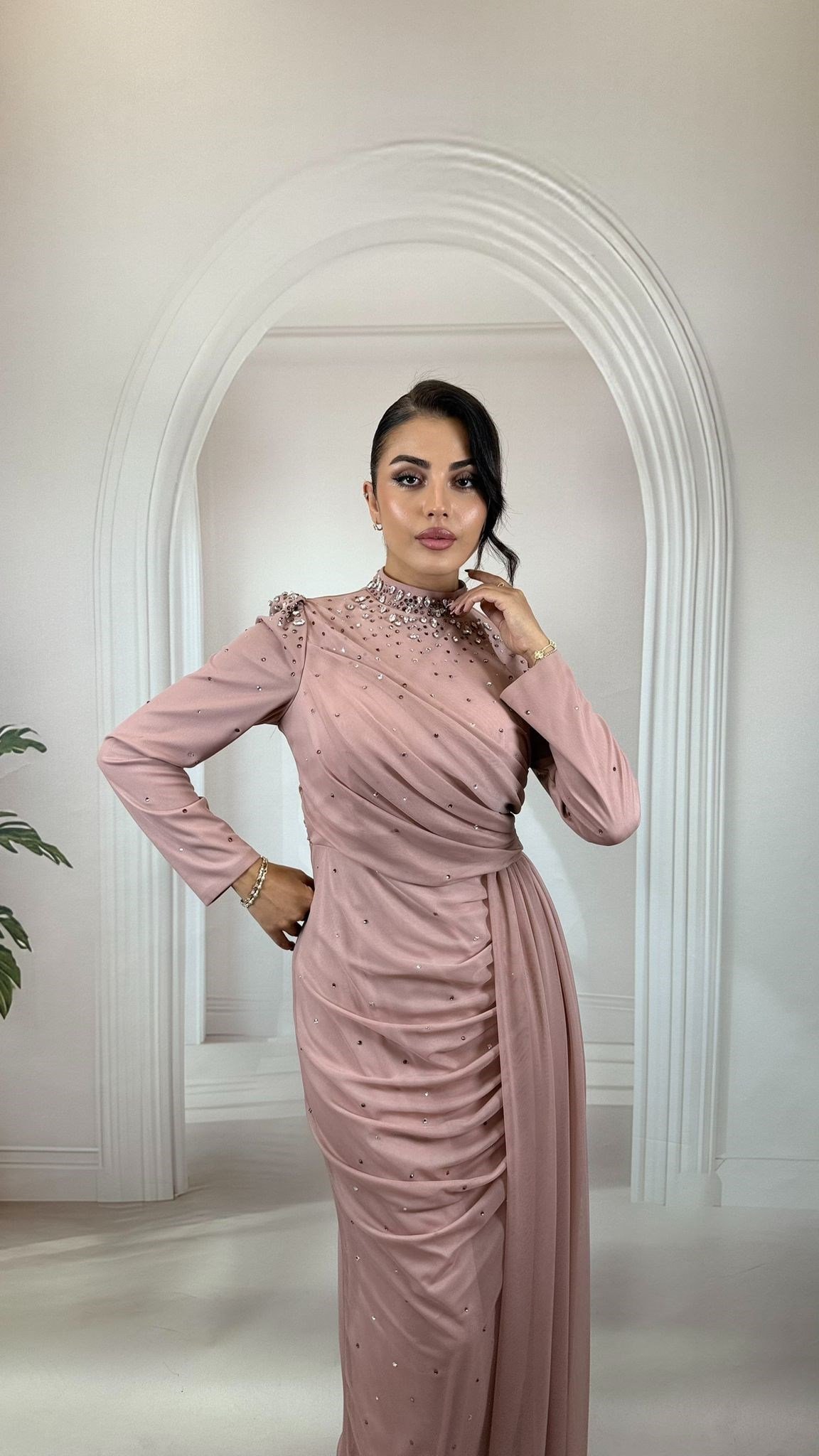 Kristal Taş İşlemeli Draperli Siyah Abiye Elbise