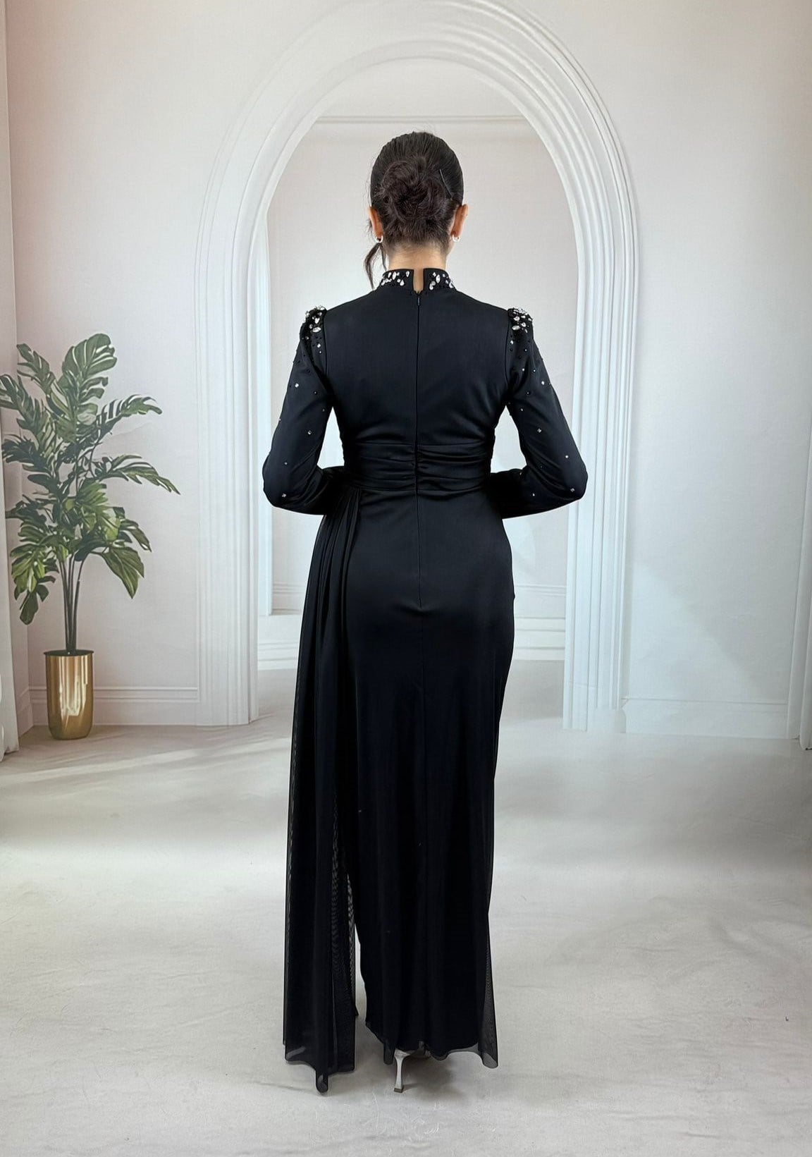 Kristal Taş İşlemeli Draperli Siyah Abiye Elbise