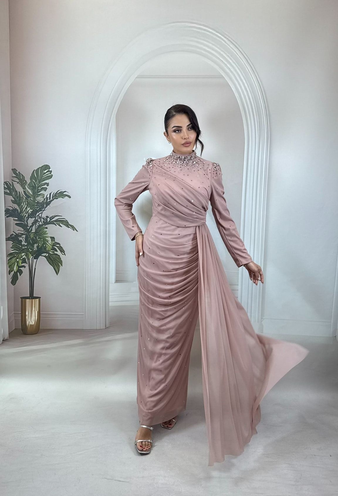 Kristal Taş İşlemeli Draperli Siyah Abiye Elbise