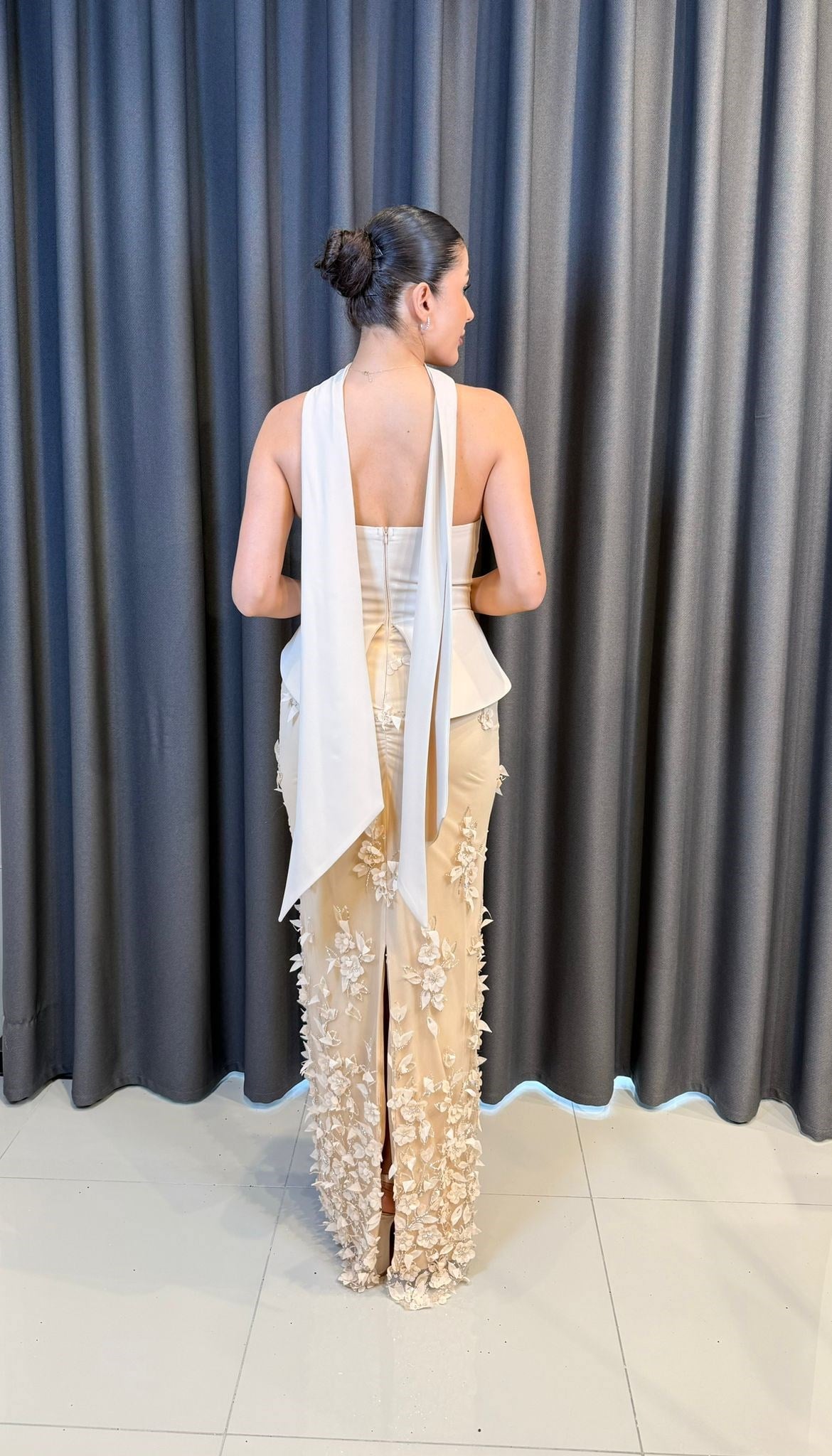 Kristal Taş ve Çiçek Süslemeli Gold Tek Omuz Peplum Abiye Elbise