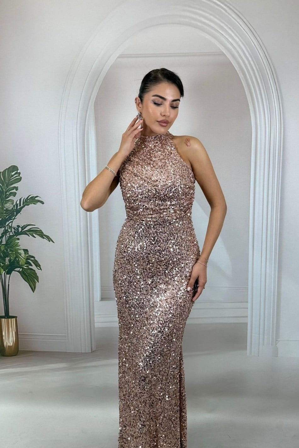 Rose Gold Tamamı Payetli Halter Yaka Balık Model Abiye