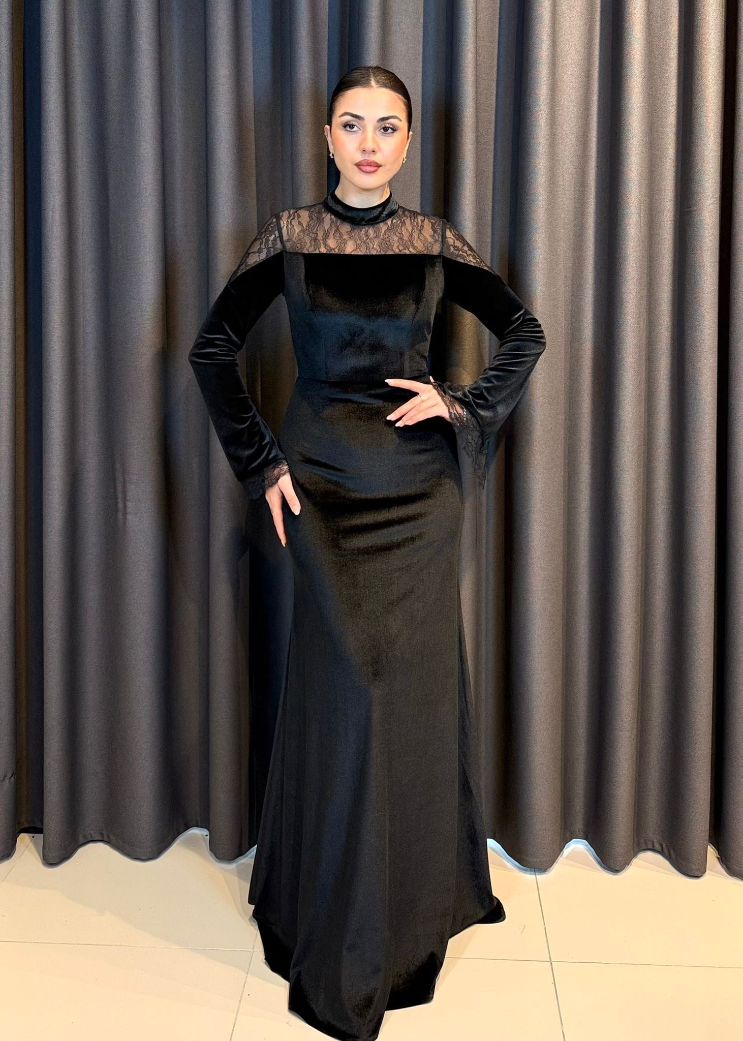 Siyah Kadife Dantel Detaylı Balık Abiye Elbise