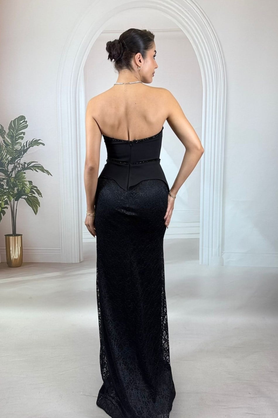 Siyah Straplez Peplum Detaylı Dantel Balık Gece Elbisesi