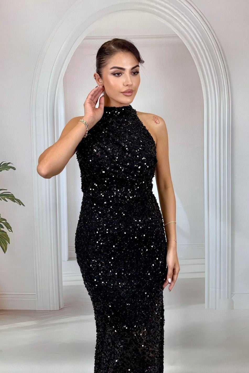 Siyah Tamamı Payetli Halter Yaka Balık Model Abiye