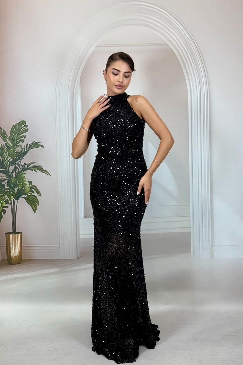 Siyah Tamamı Payetli Halter Yaka Balık Model Abiye