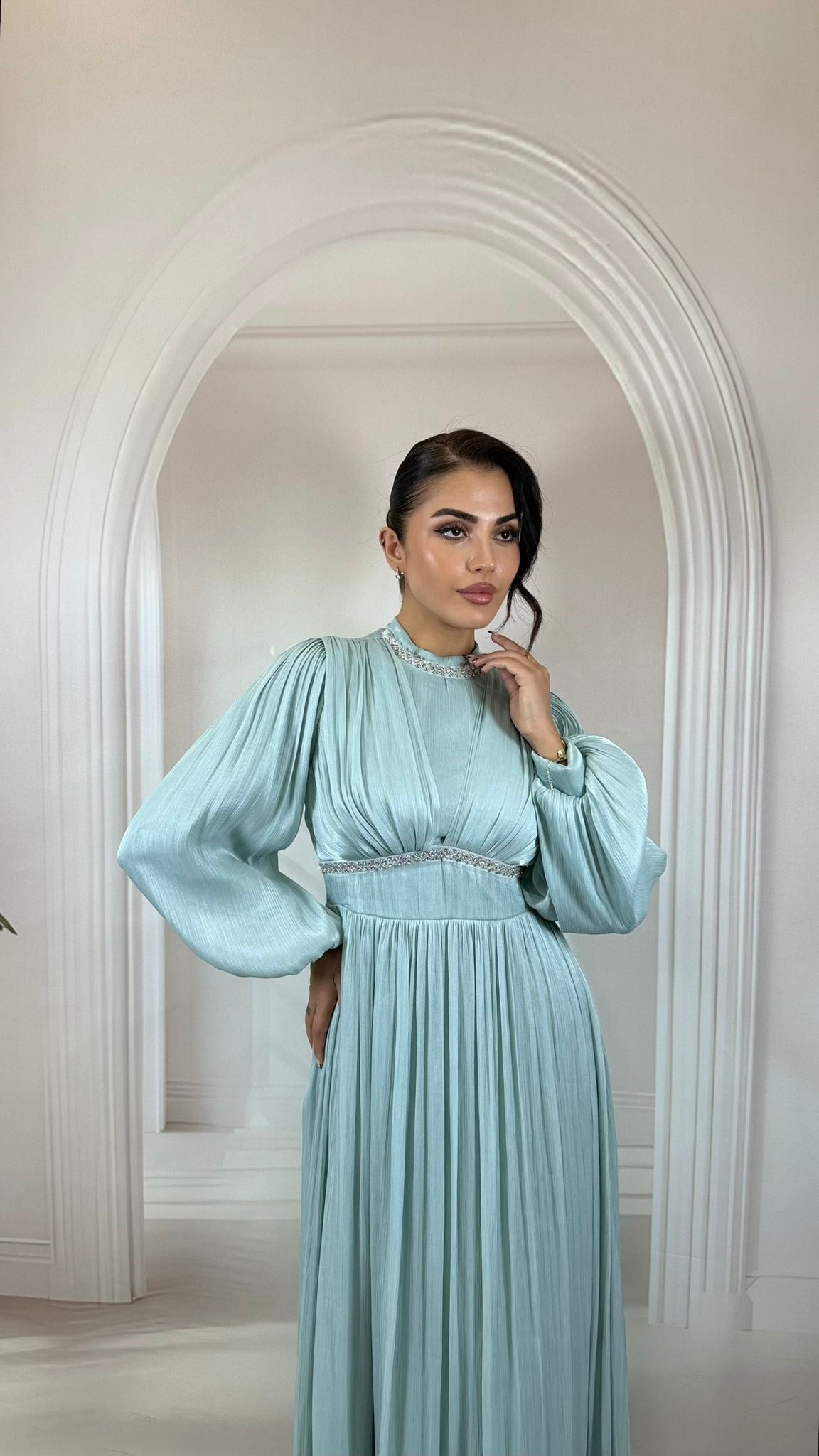 Su Yeşili Pli Detaylı Parlak Kumaş Şık Elbise