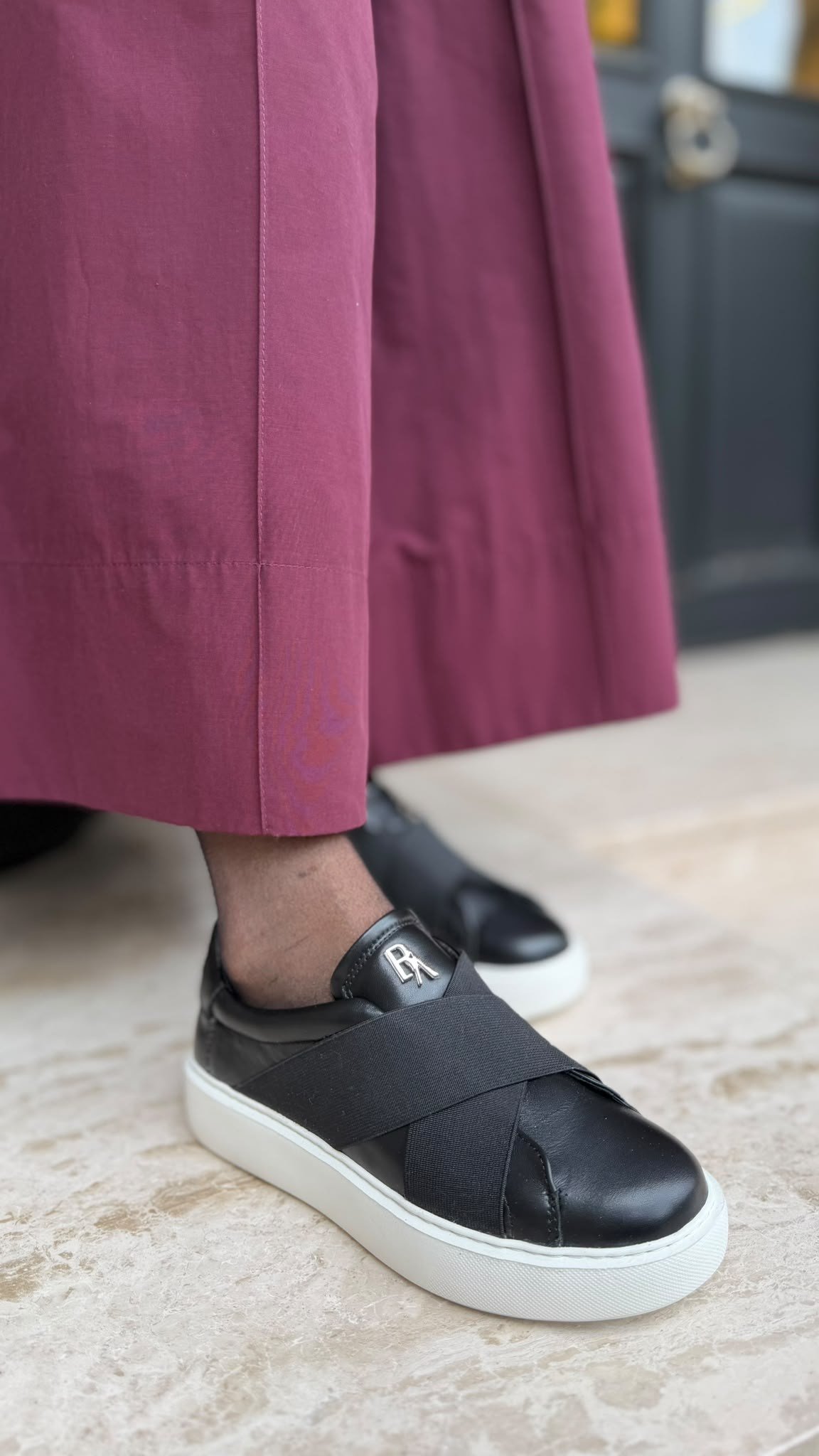 Düz Taban Çapraz Bantlı %100 Hakiki Deri Kadın Sneakers Siyah